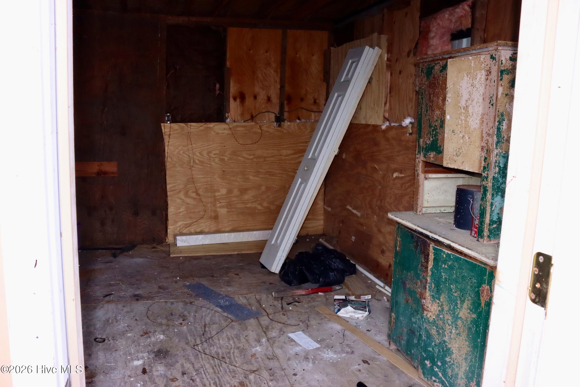 100547933 | Photo 45