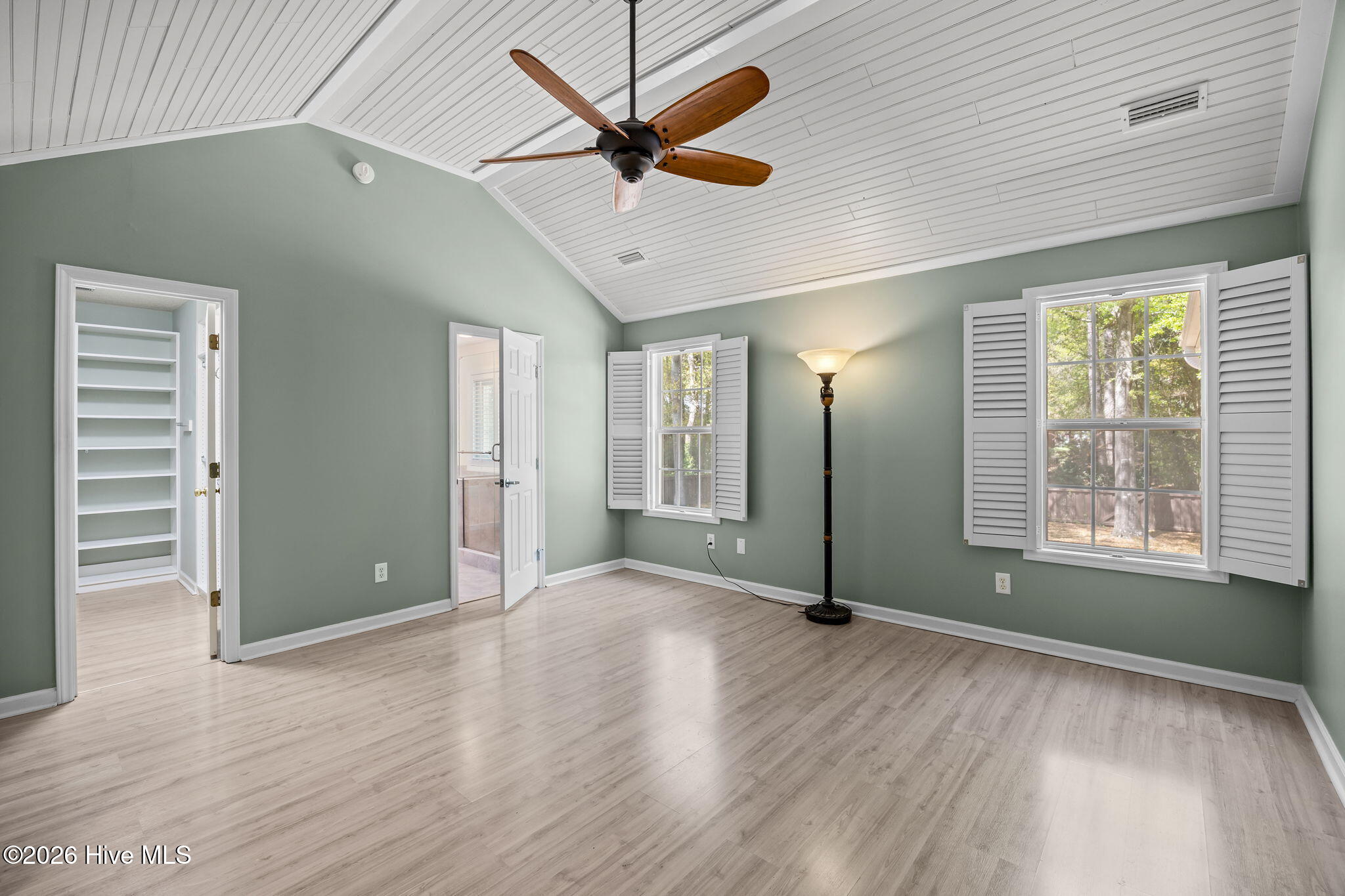 100565188 | Photo 21