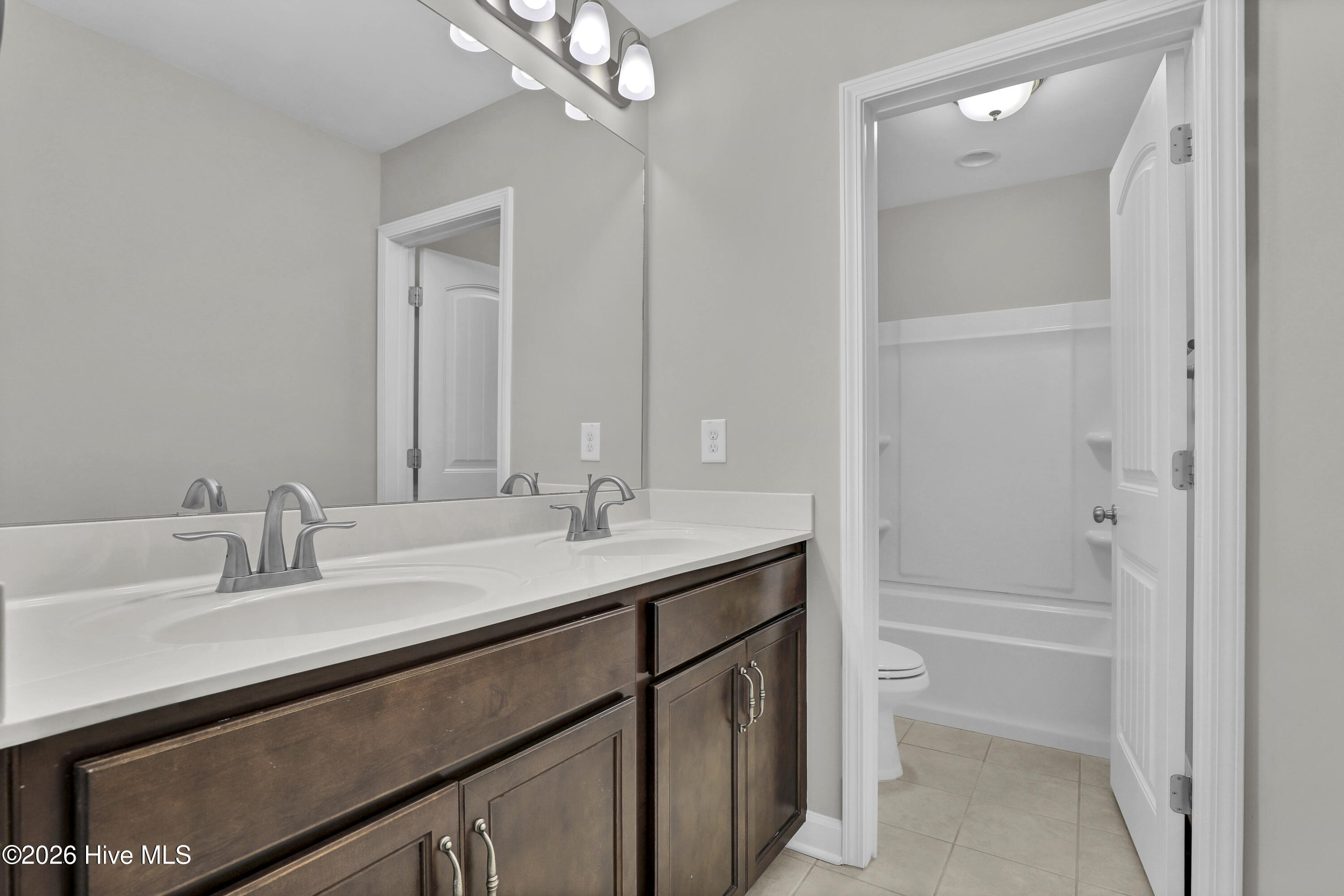 100556478 | Photo 35