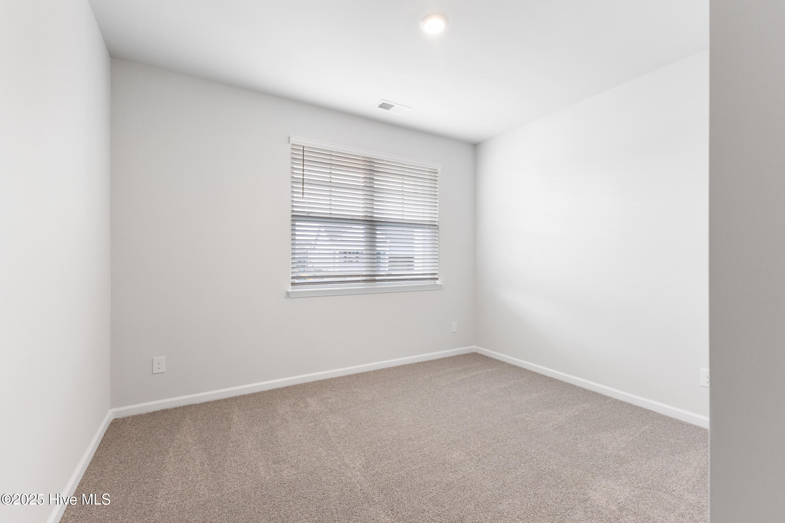 100562718 | Photo 22