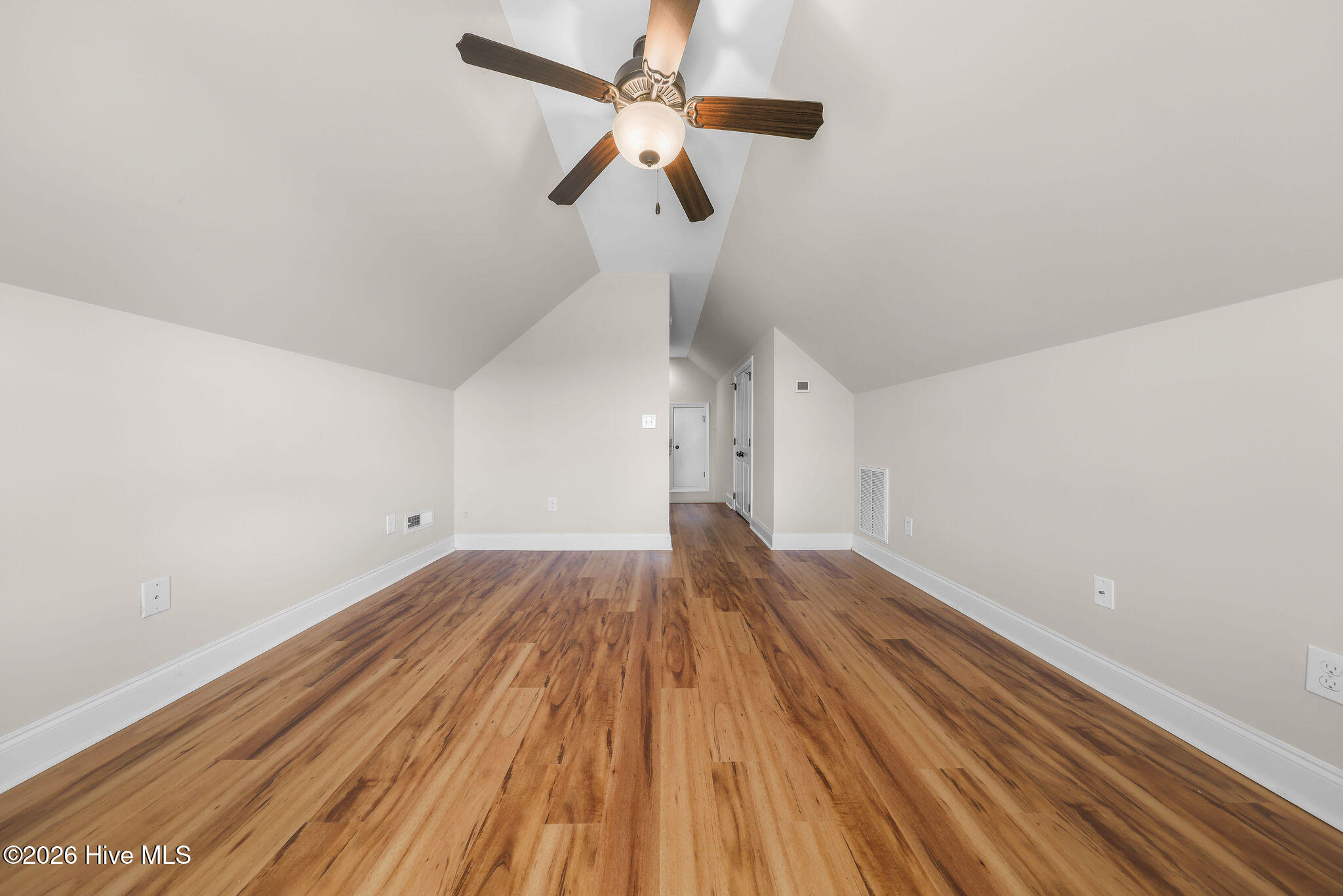 100565690 | Photo 37