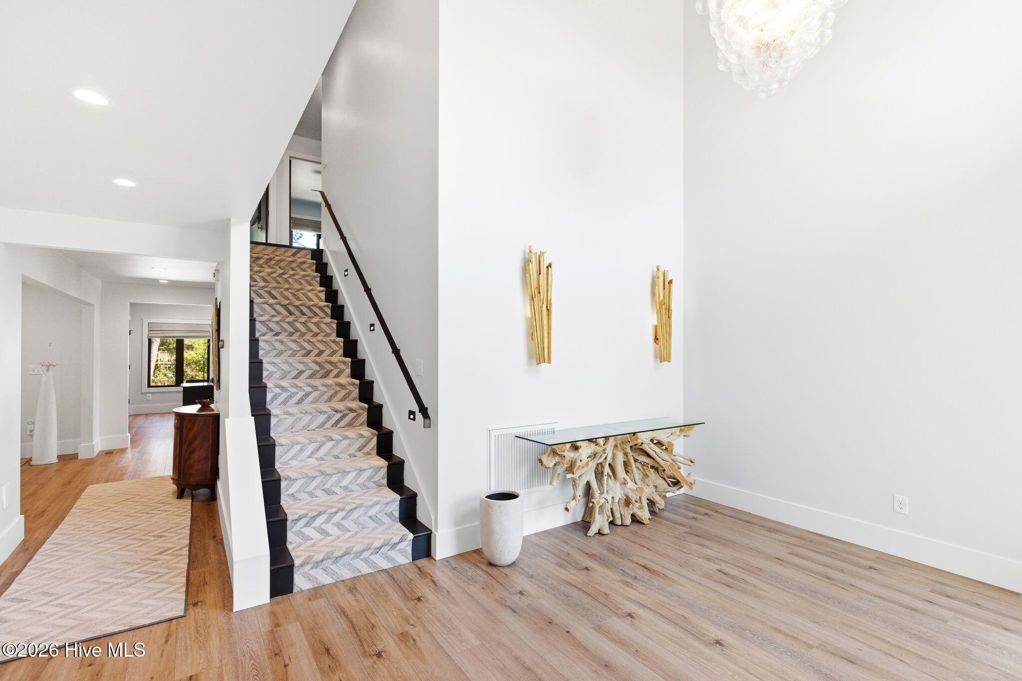 100568012 | Photo 11