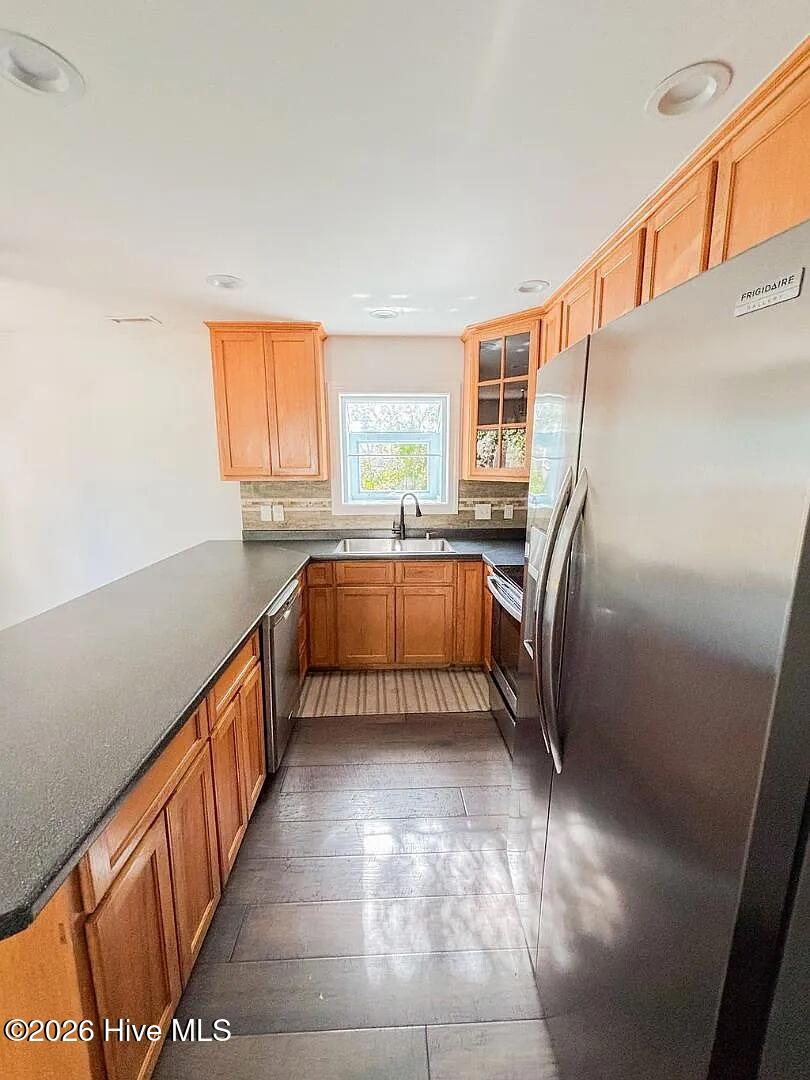 100570662 | Photo 10