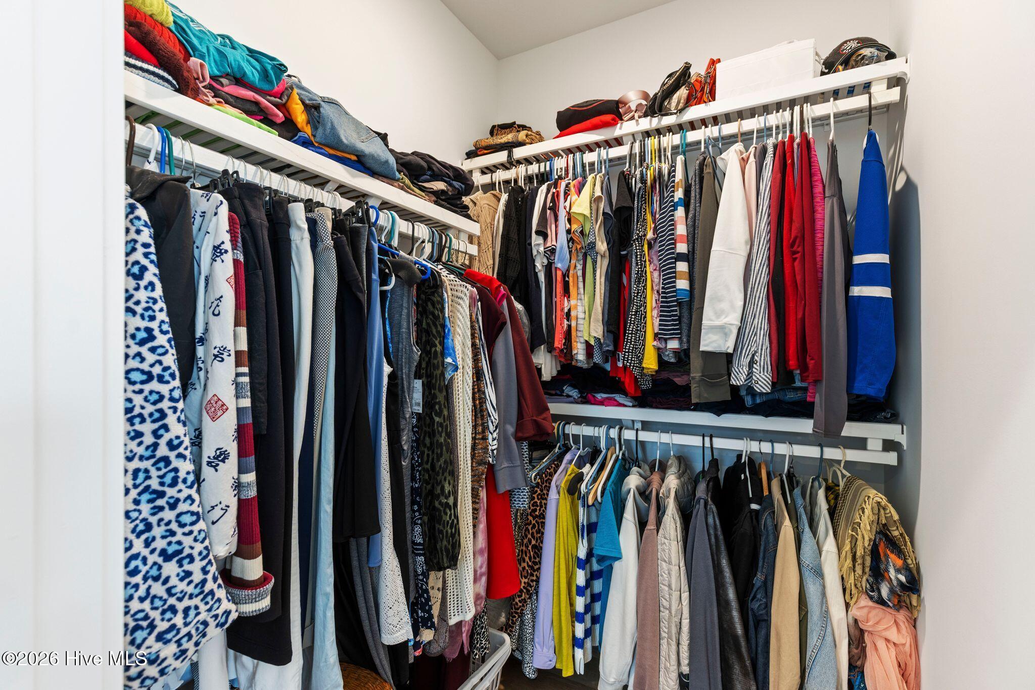 100570540 | Photo 12