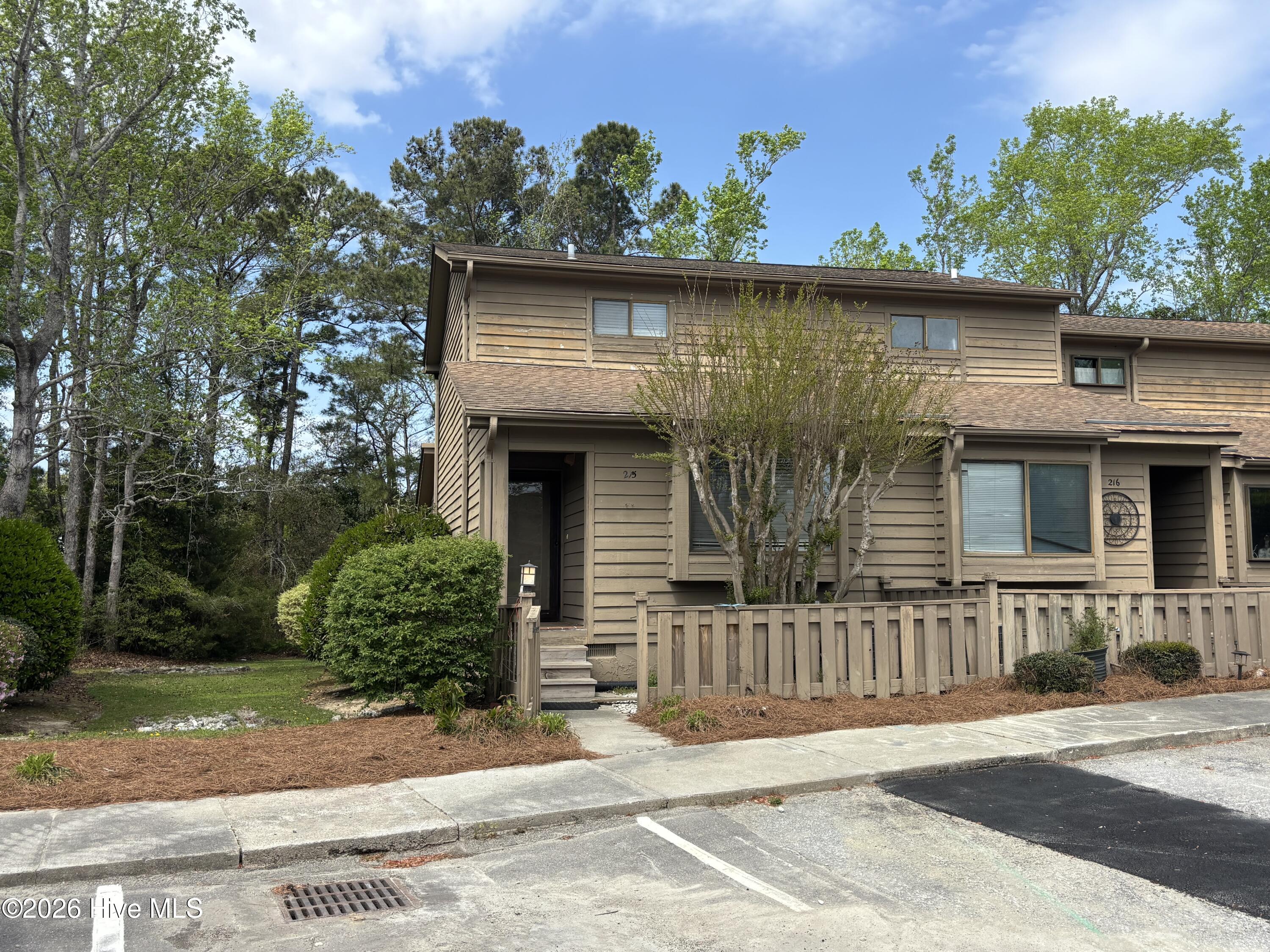 100563769 | Photo 24