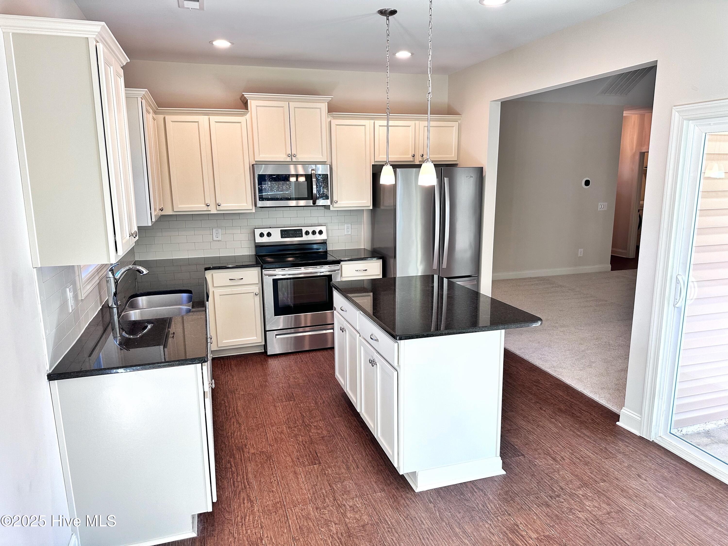 100545722 | Photo 10