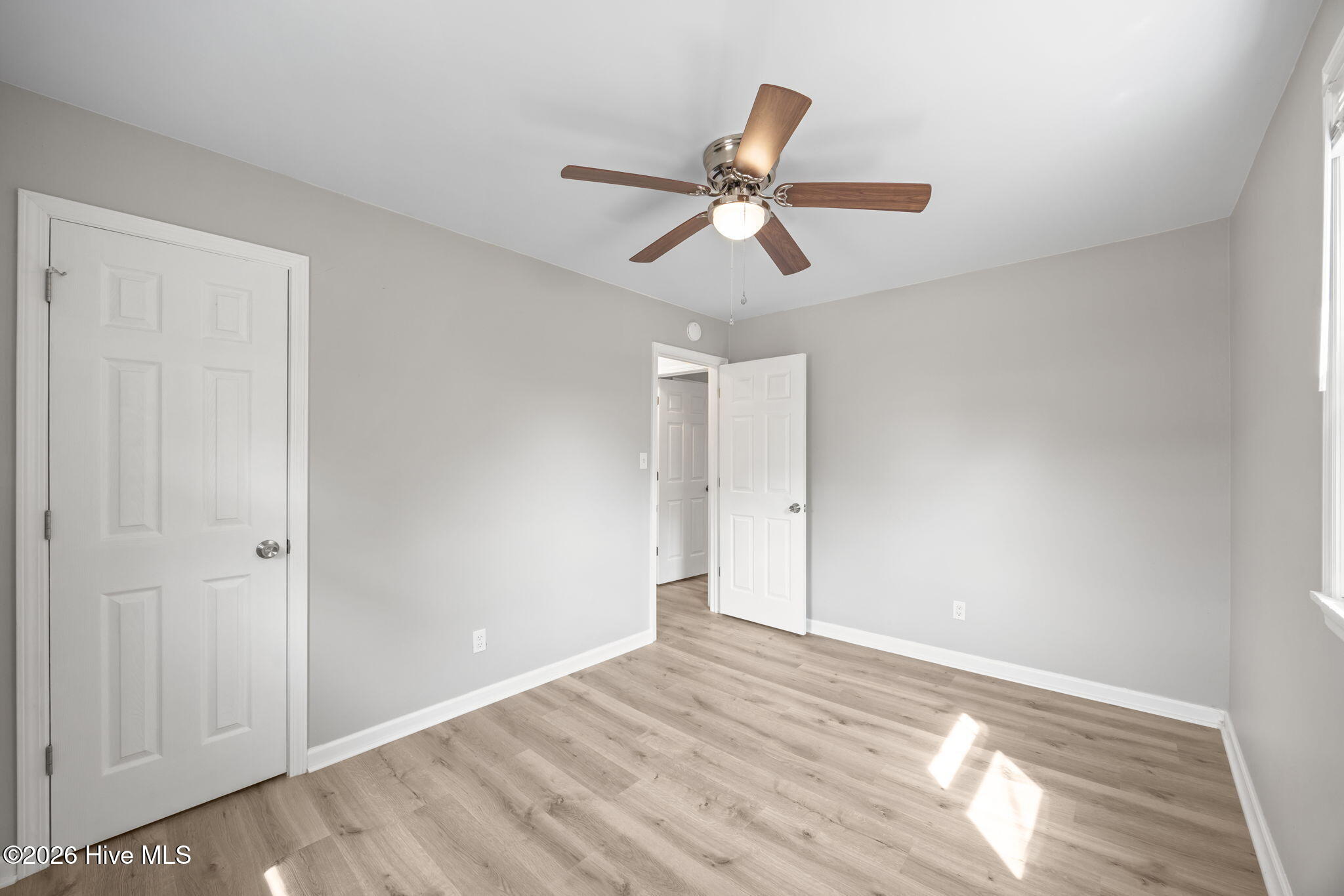 100566430 | Photo 21