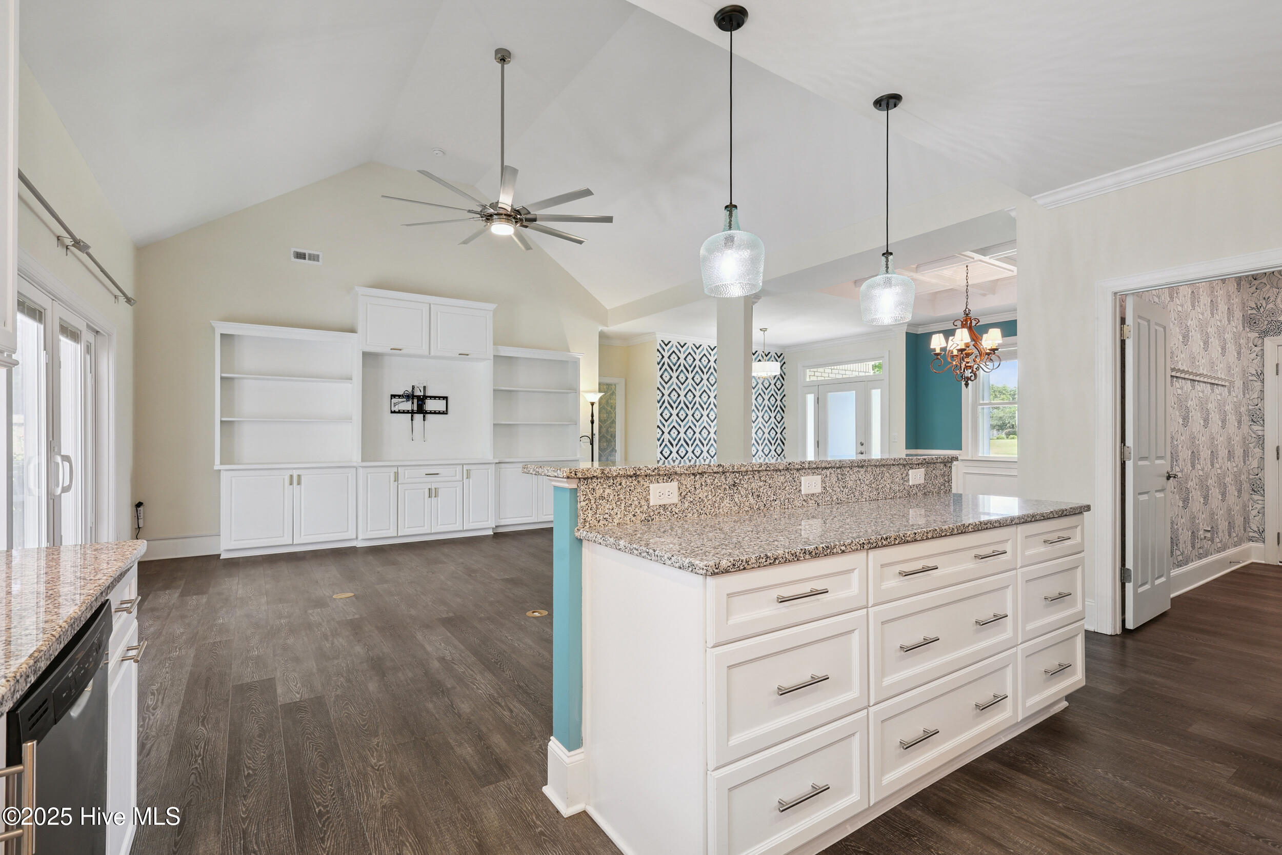 100518241 | Photo 12