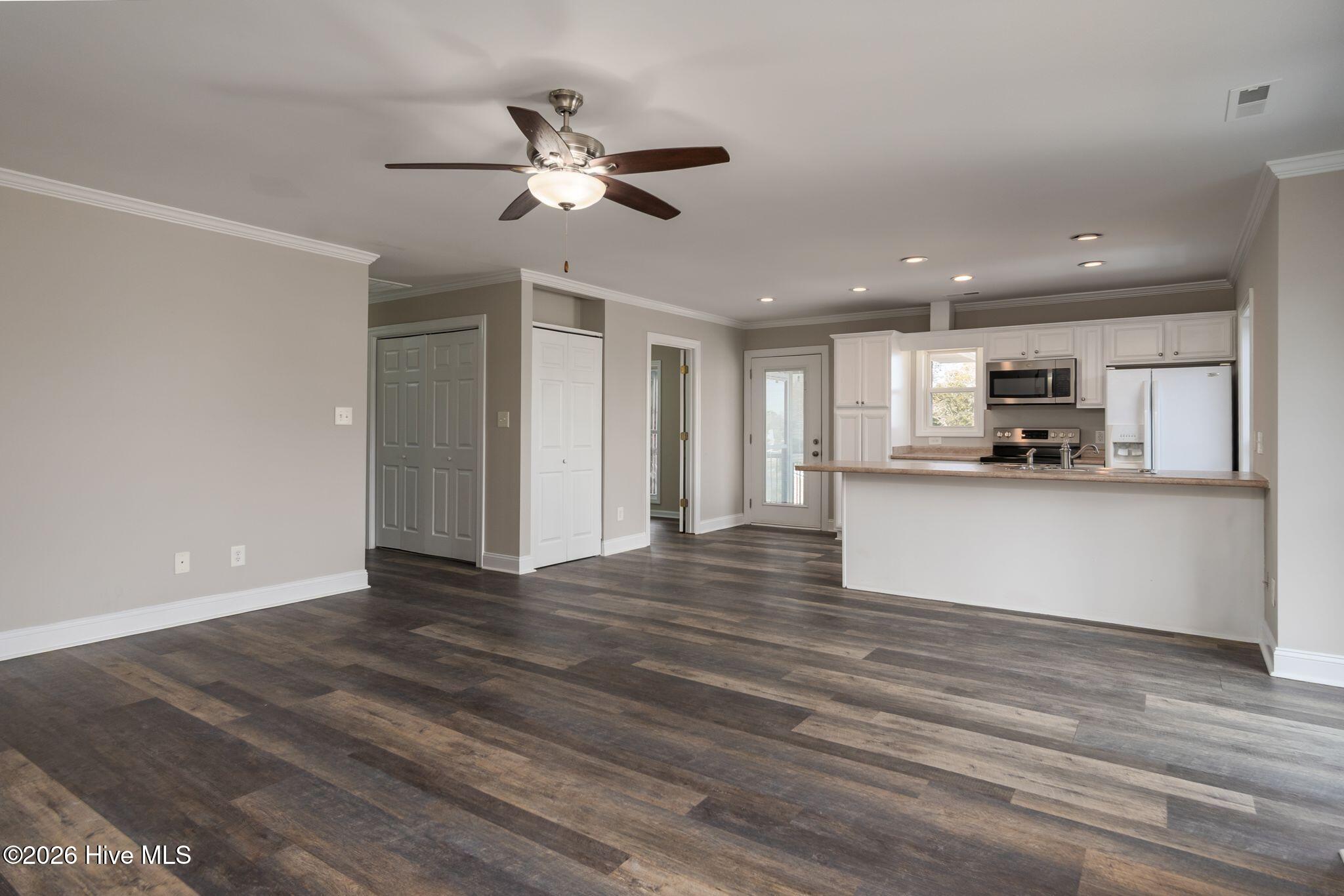 100555153 | Photo 15