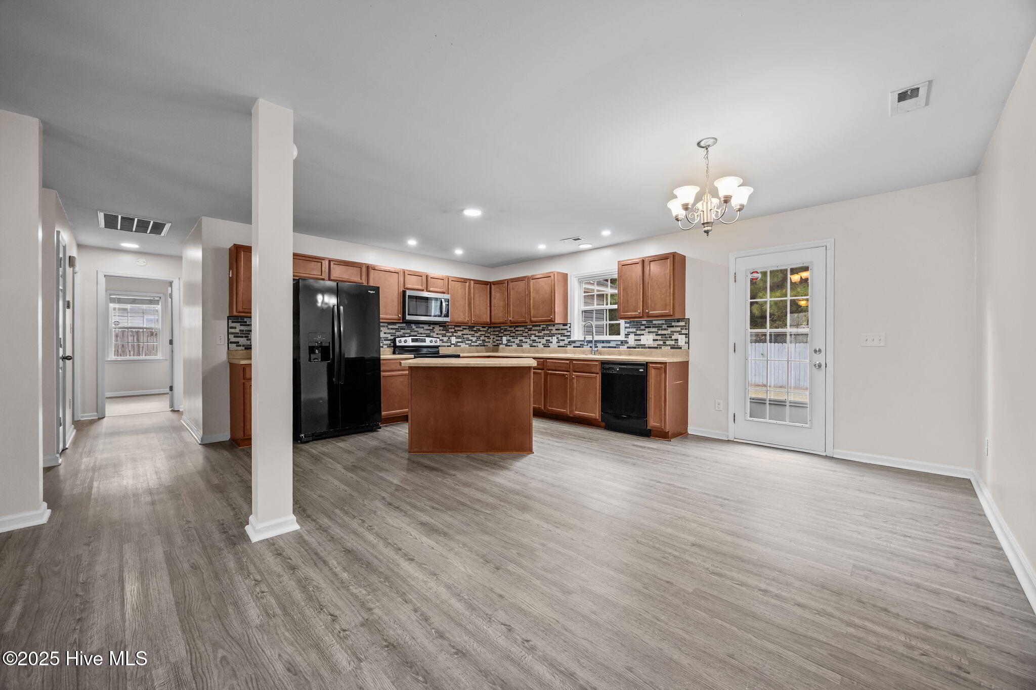 100545906 | Photo 26