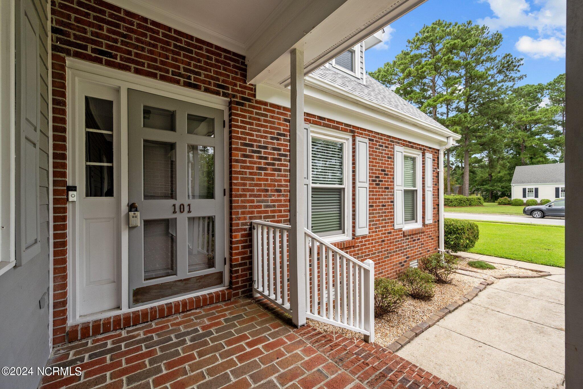 100528351 | Photo 74