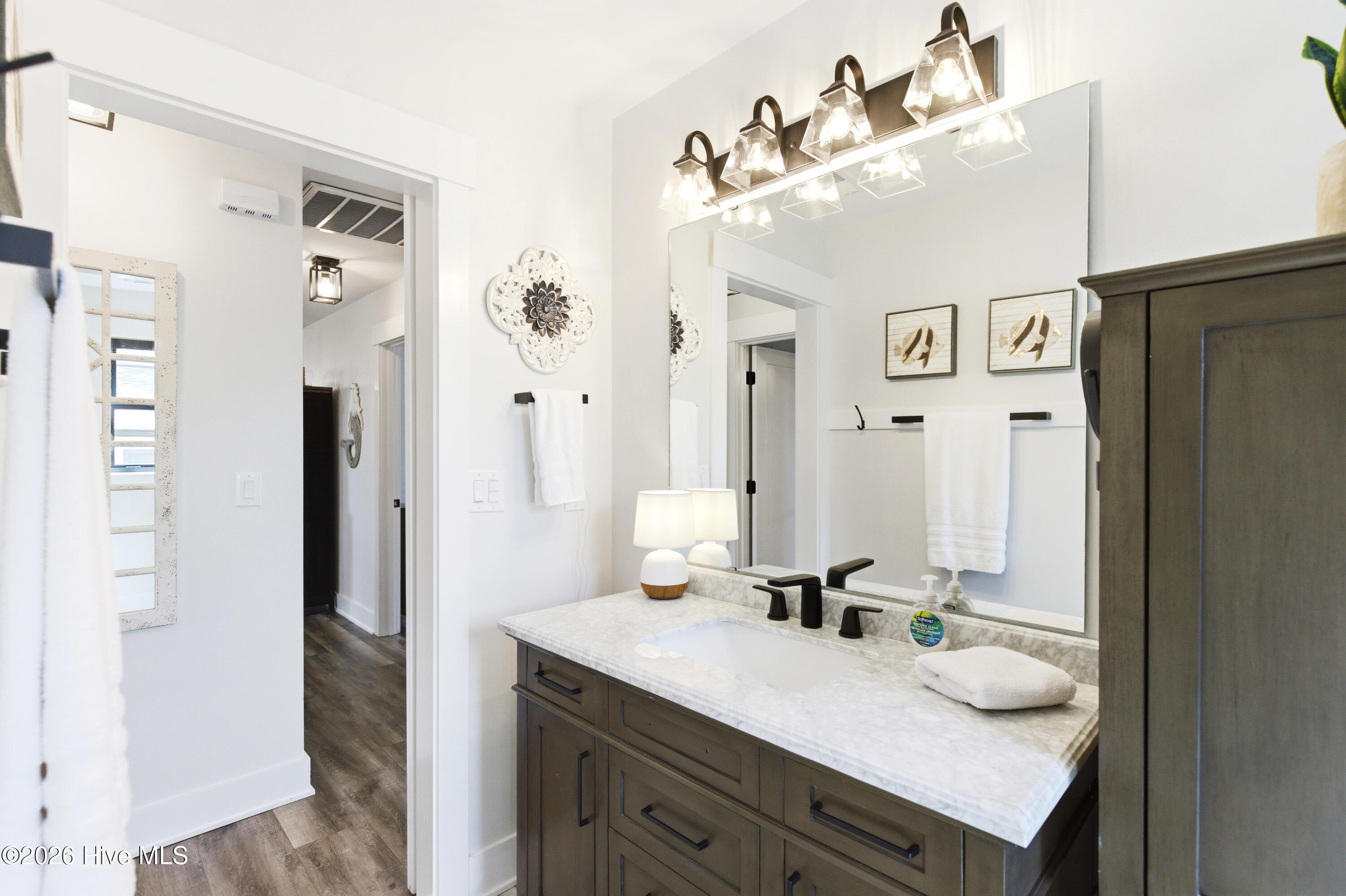 100564276 | Photo 30