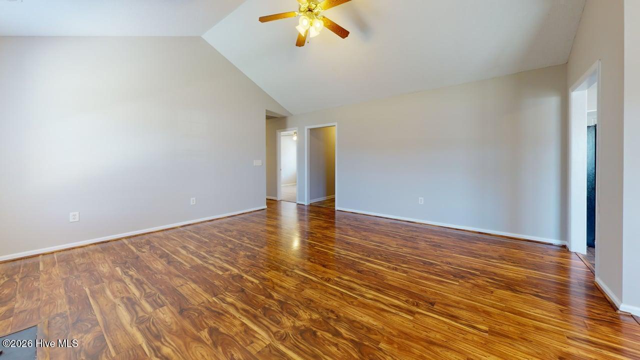 100564739 | Photo 10