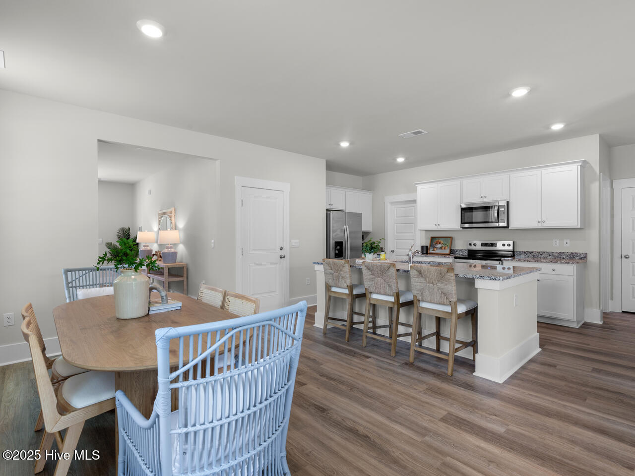 100536915 | Photo 16