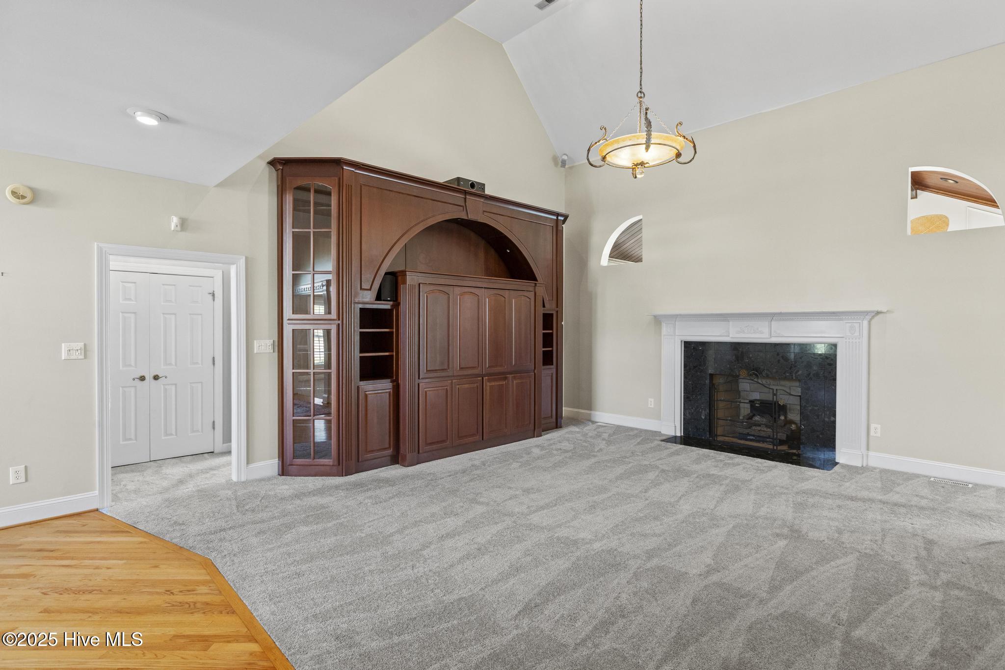 100508292 | Photo 14