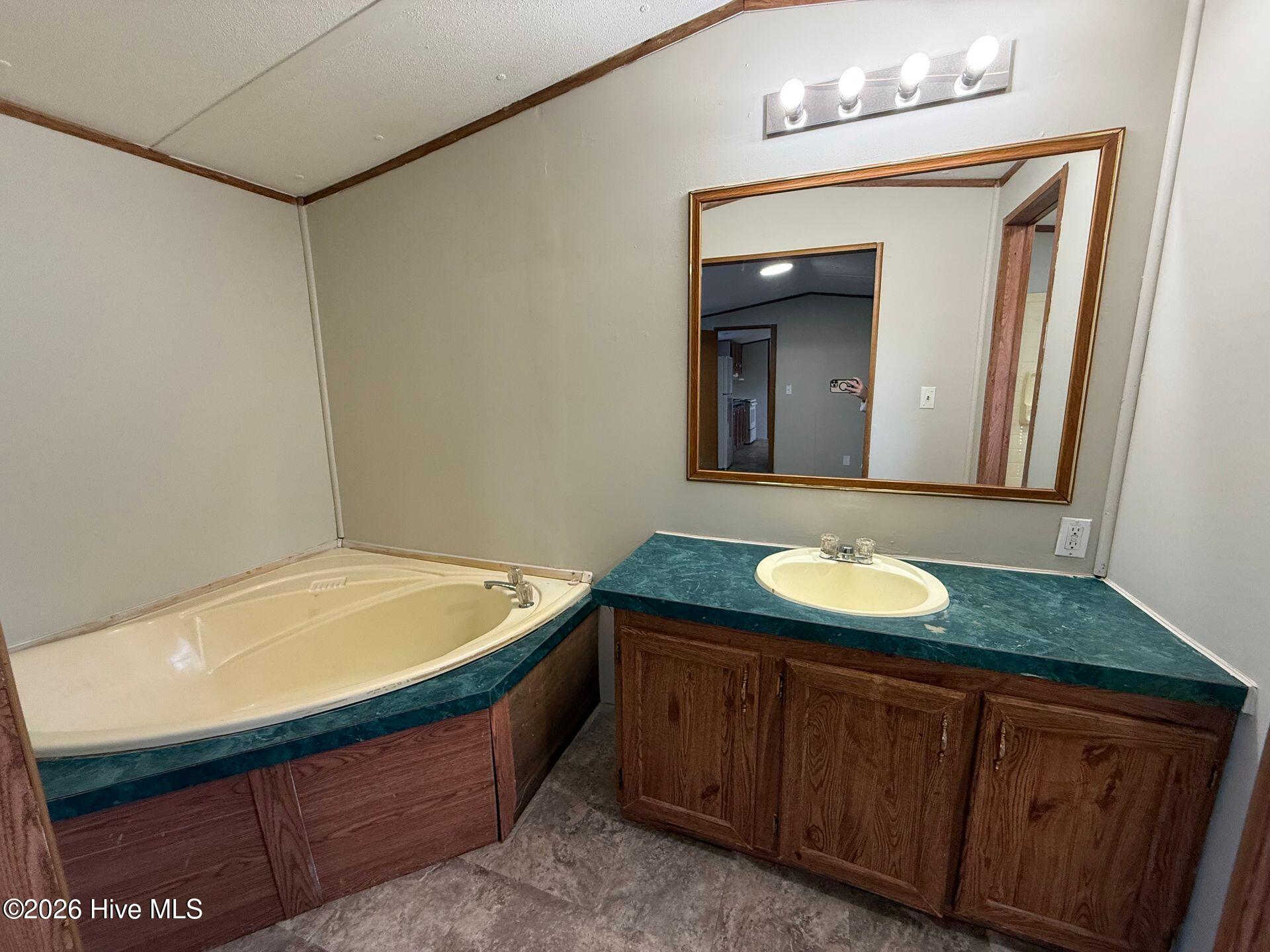 100549182 | Photo 10