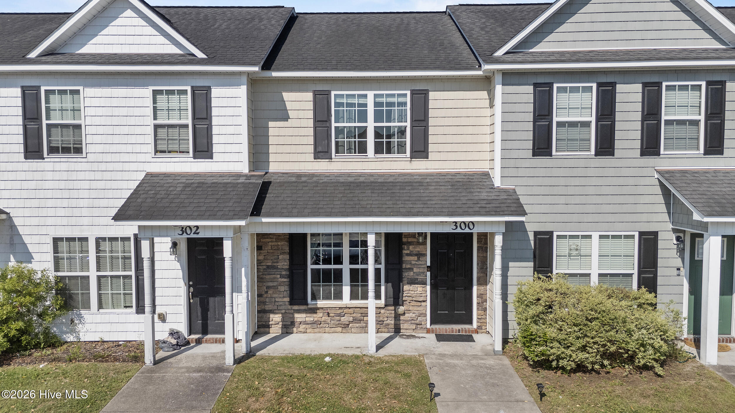 100570282 | Photo 24