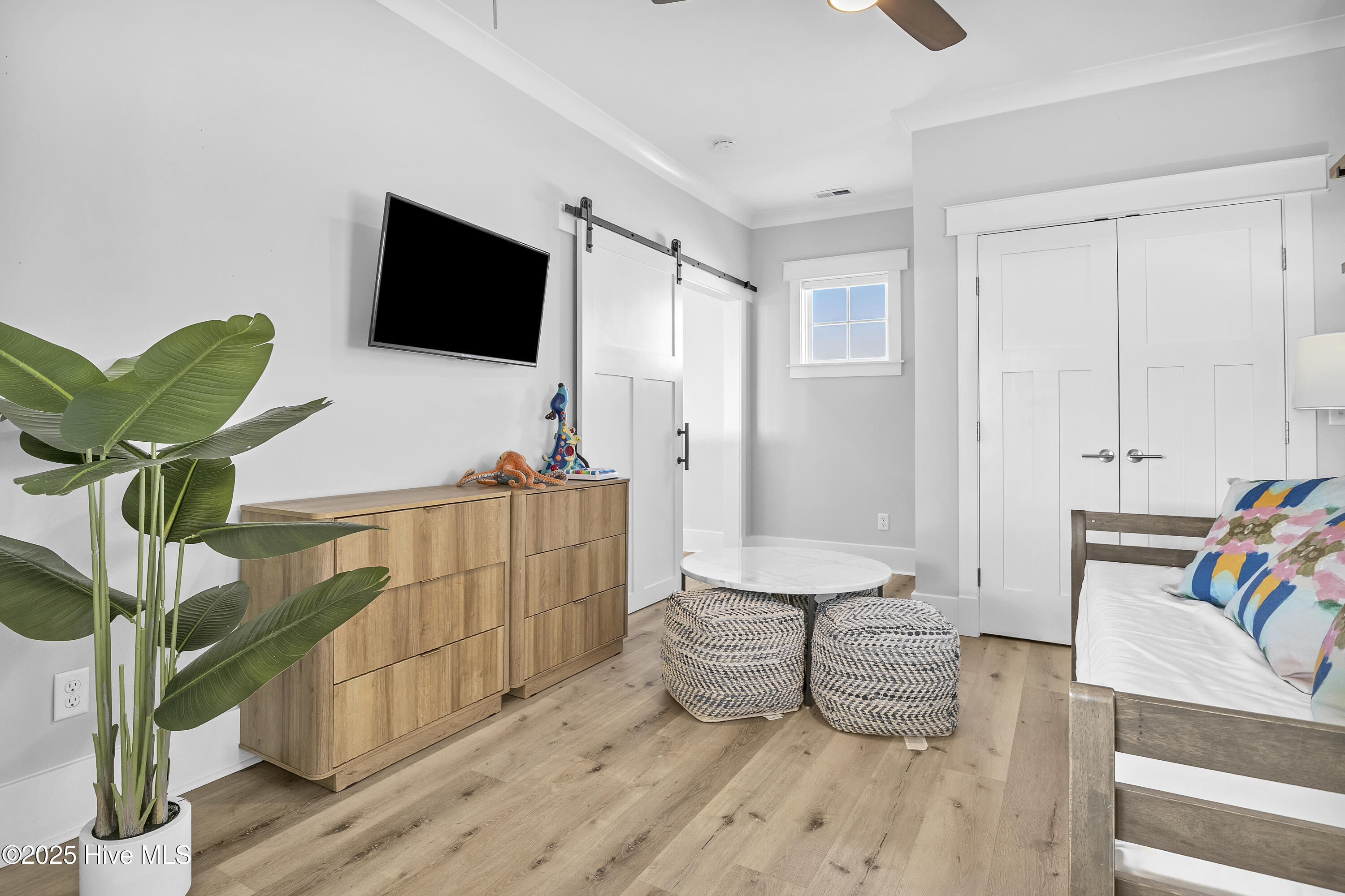 100540464 | Photo 32