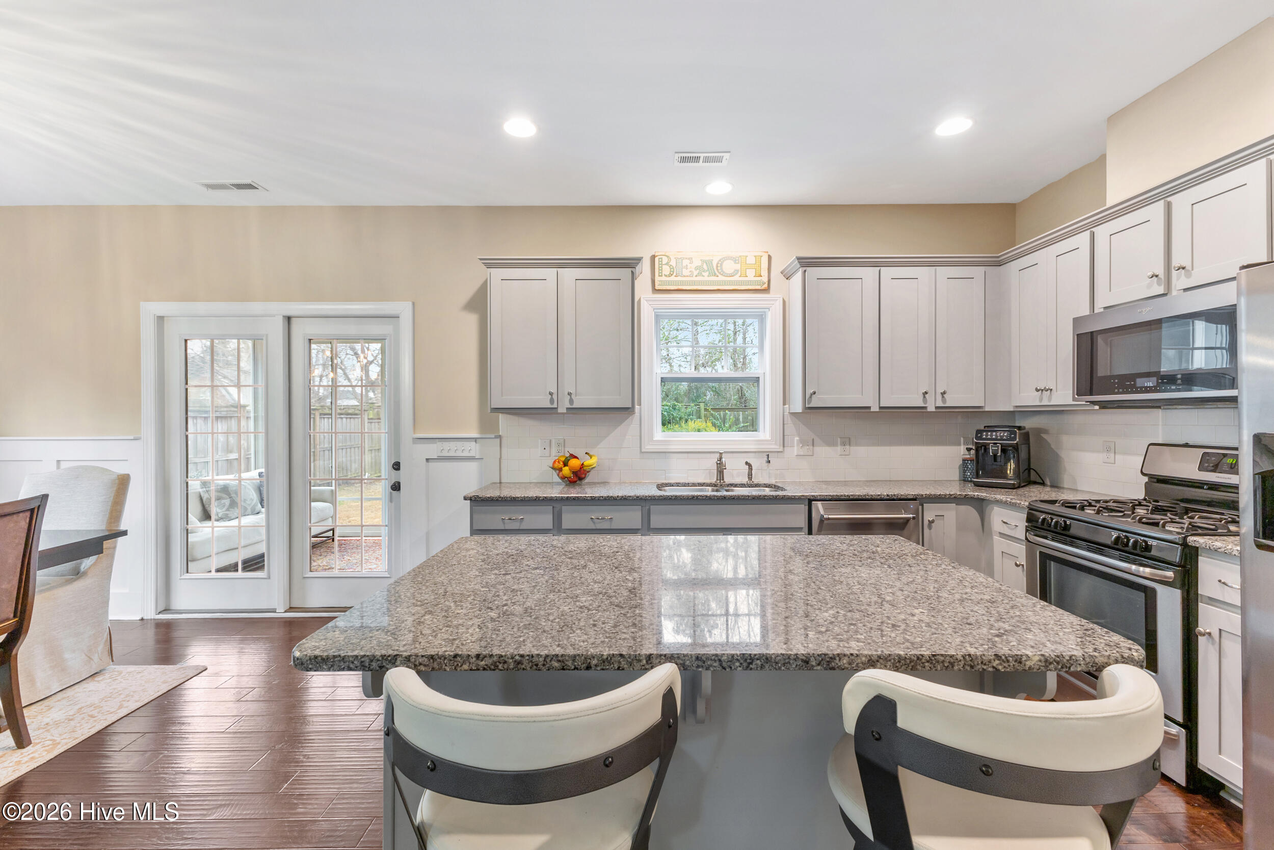 100554071 | Photo 15