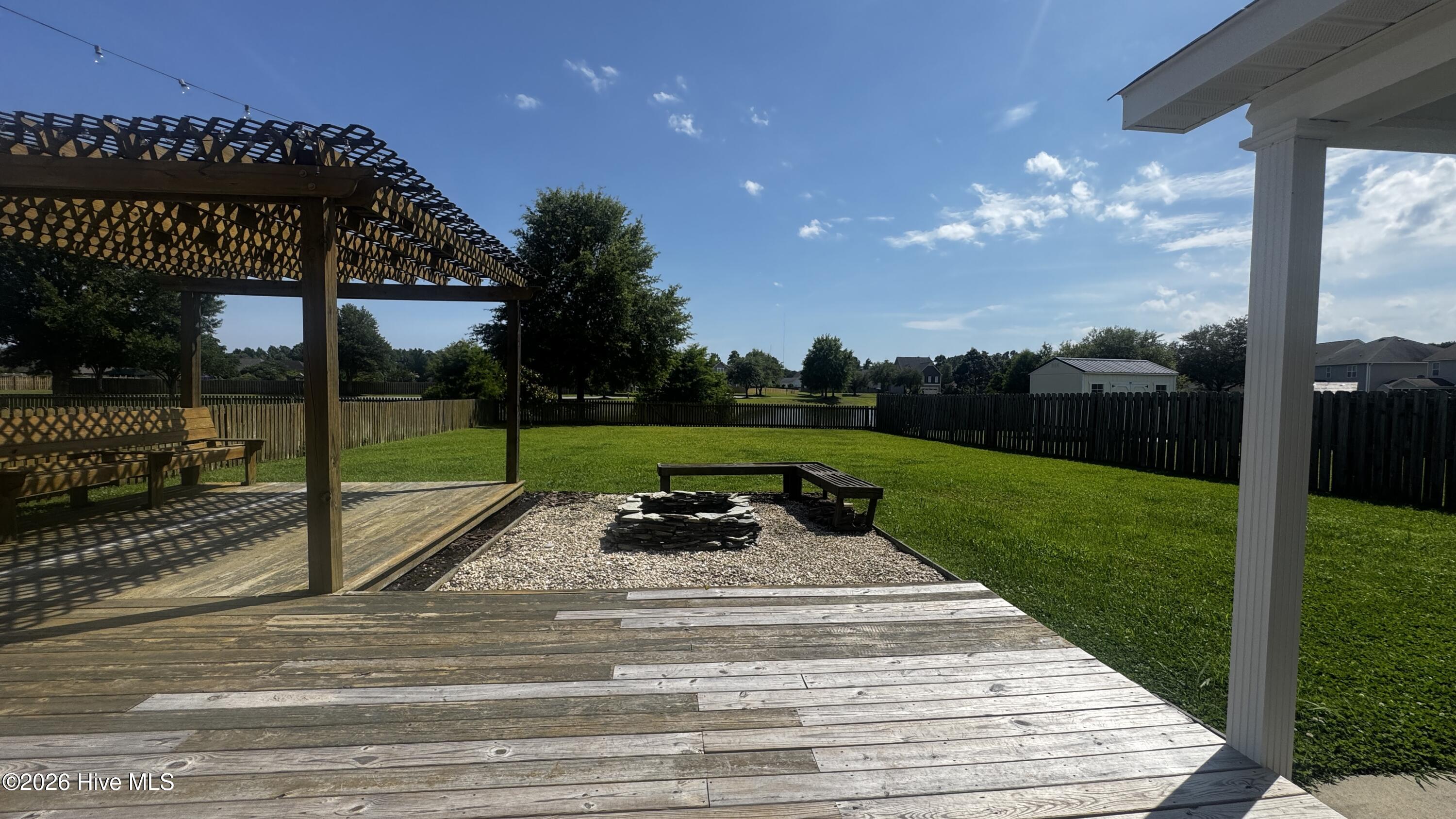 100570363 | Photo 19