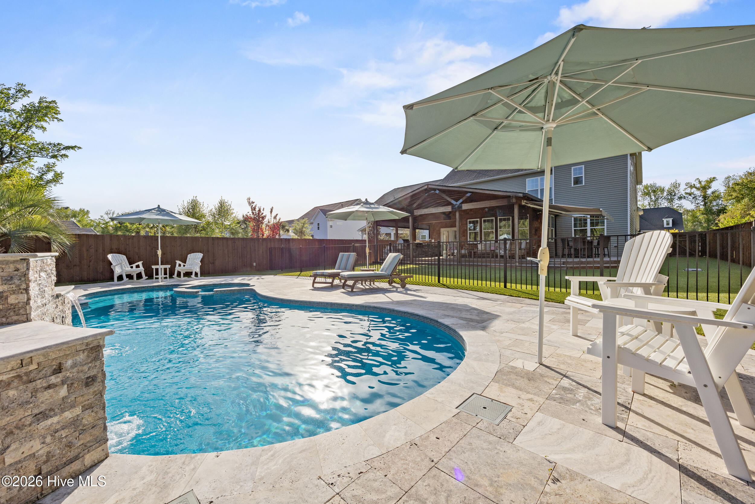 100566940 | Photo 73