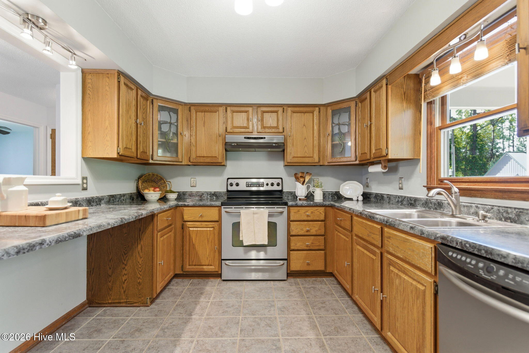 100569907 | Photo 19