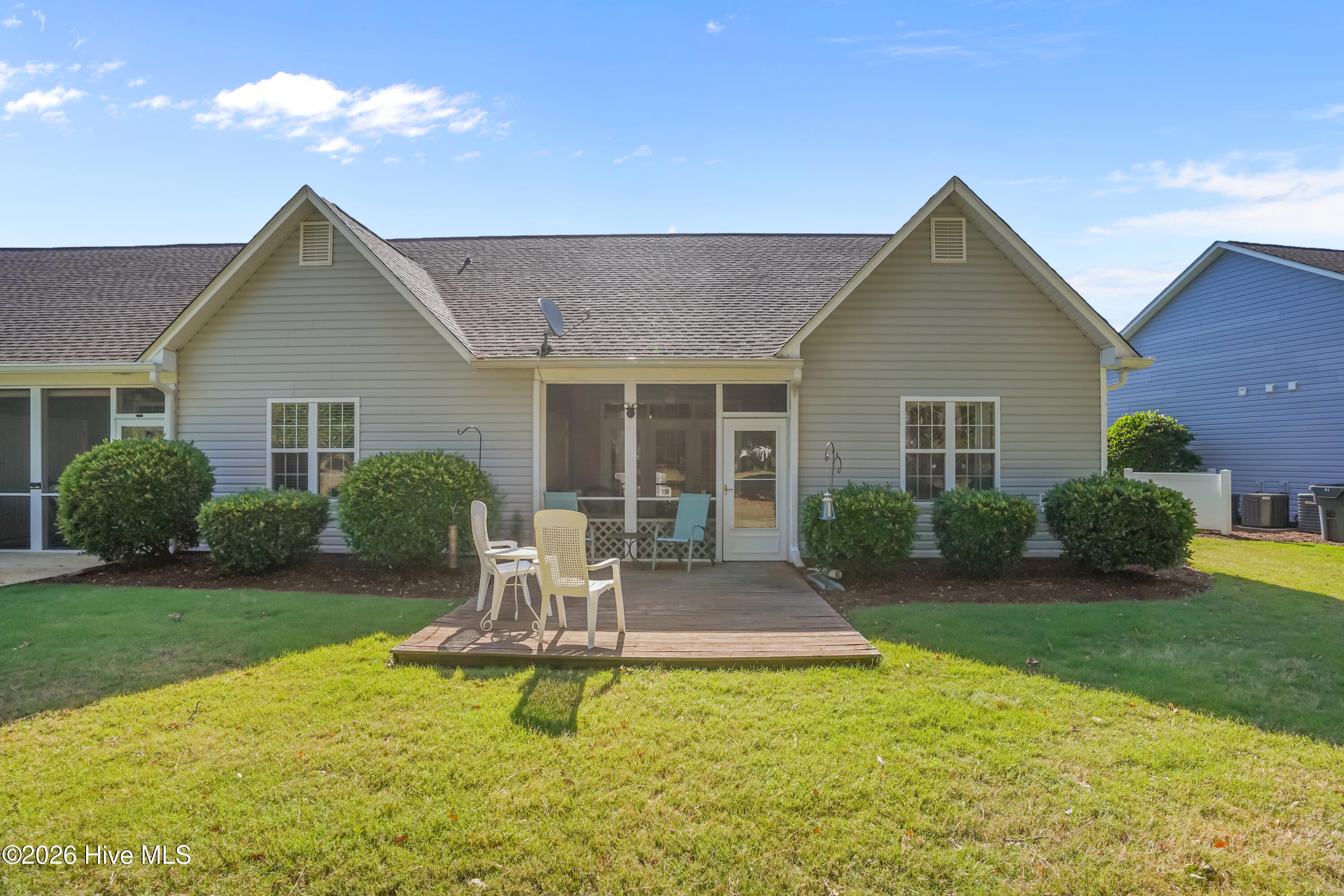 100570621 | Photo 26