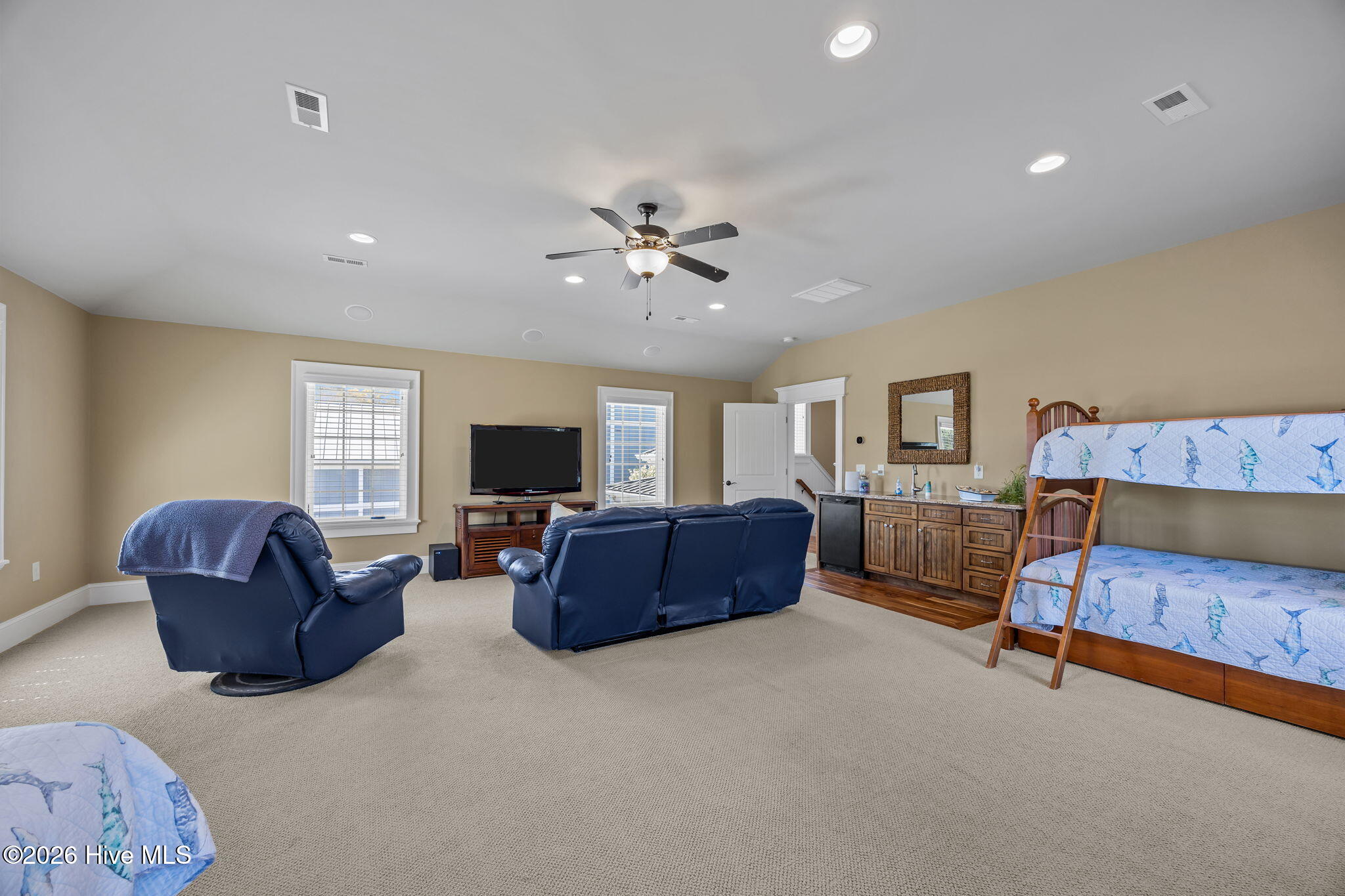 100564617 | Photo 39