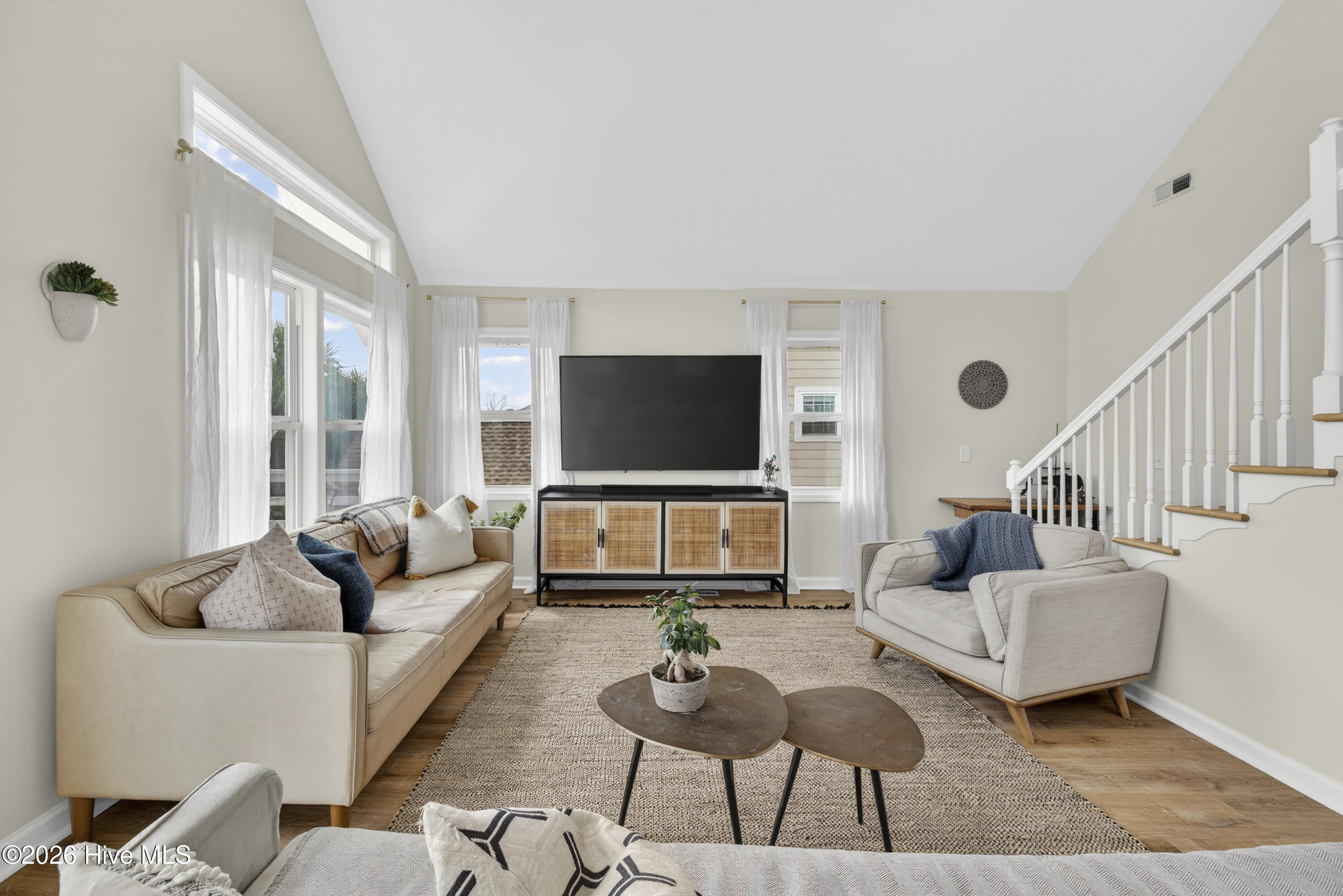 100562699 | Photo 12