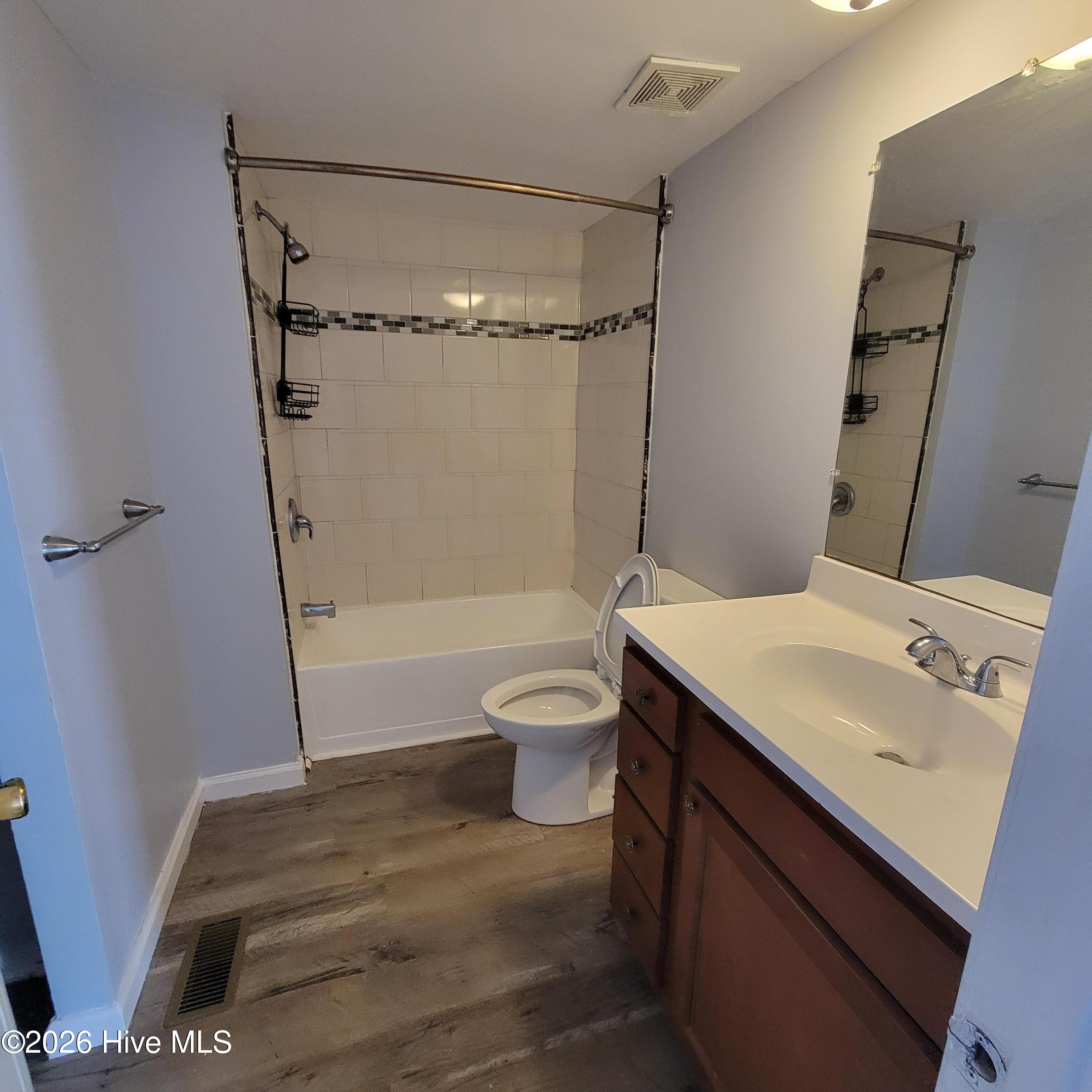 100548955 | Photo 18