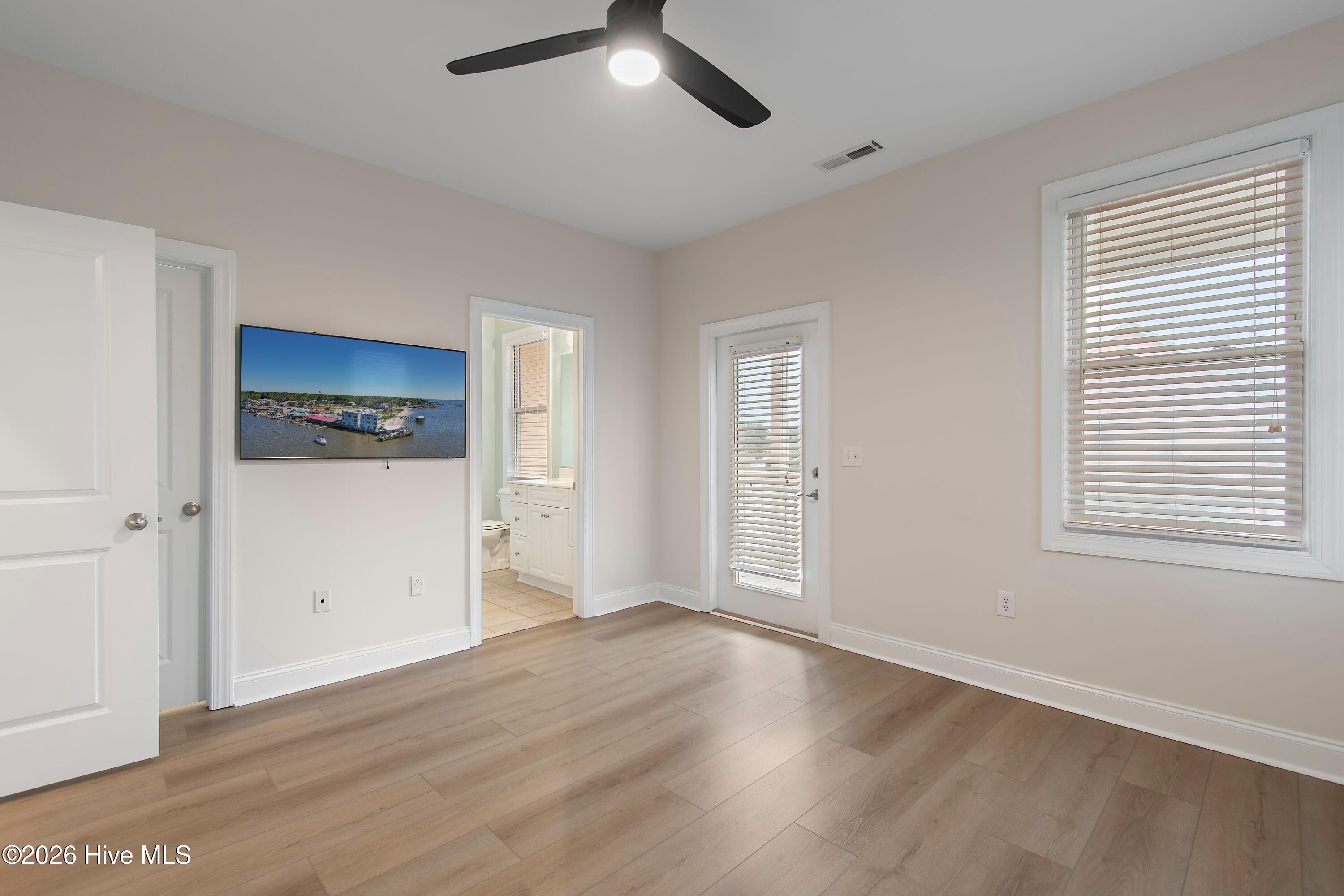 100553178 | Photo 30