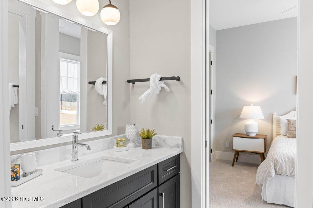 100568013 | Photo 24