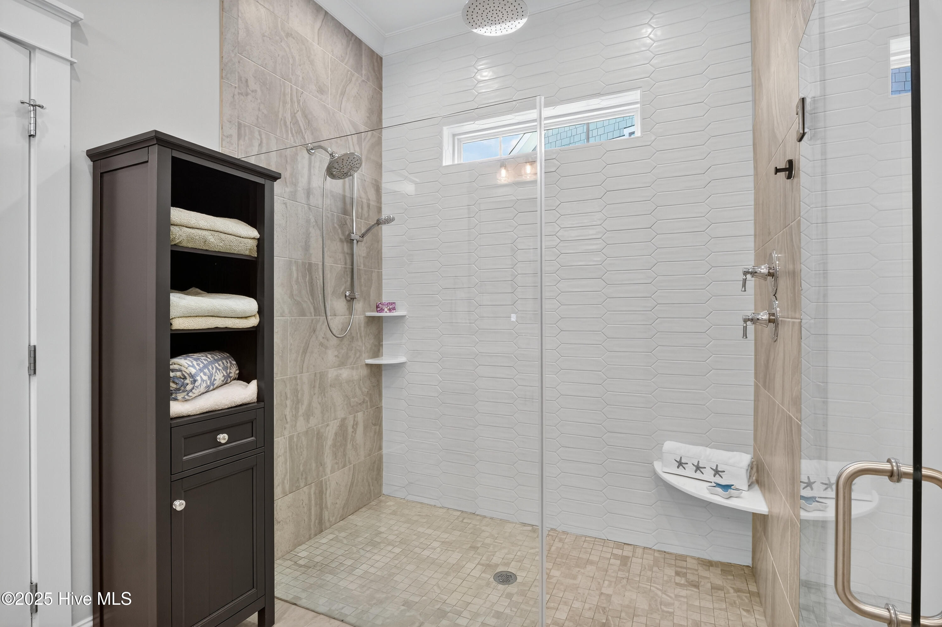 100523935 | Photo 30