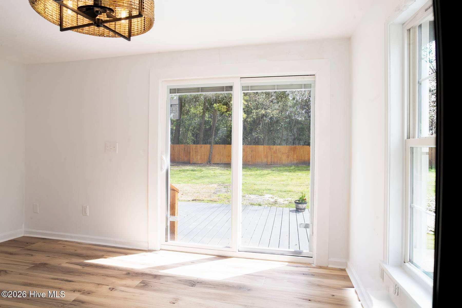 100568103 | Photo 18