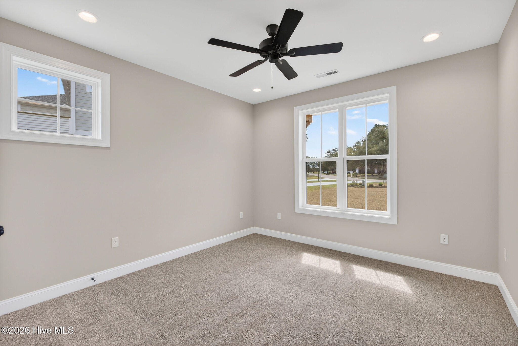 100542408 | Photo 38