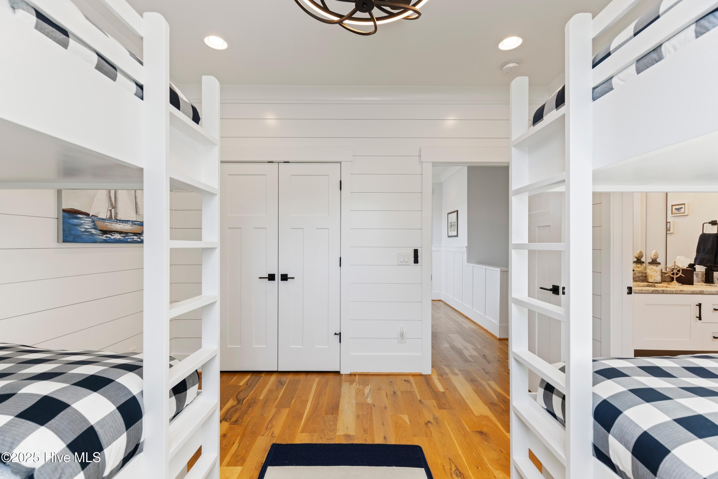 100540413 | Photo 29