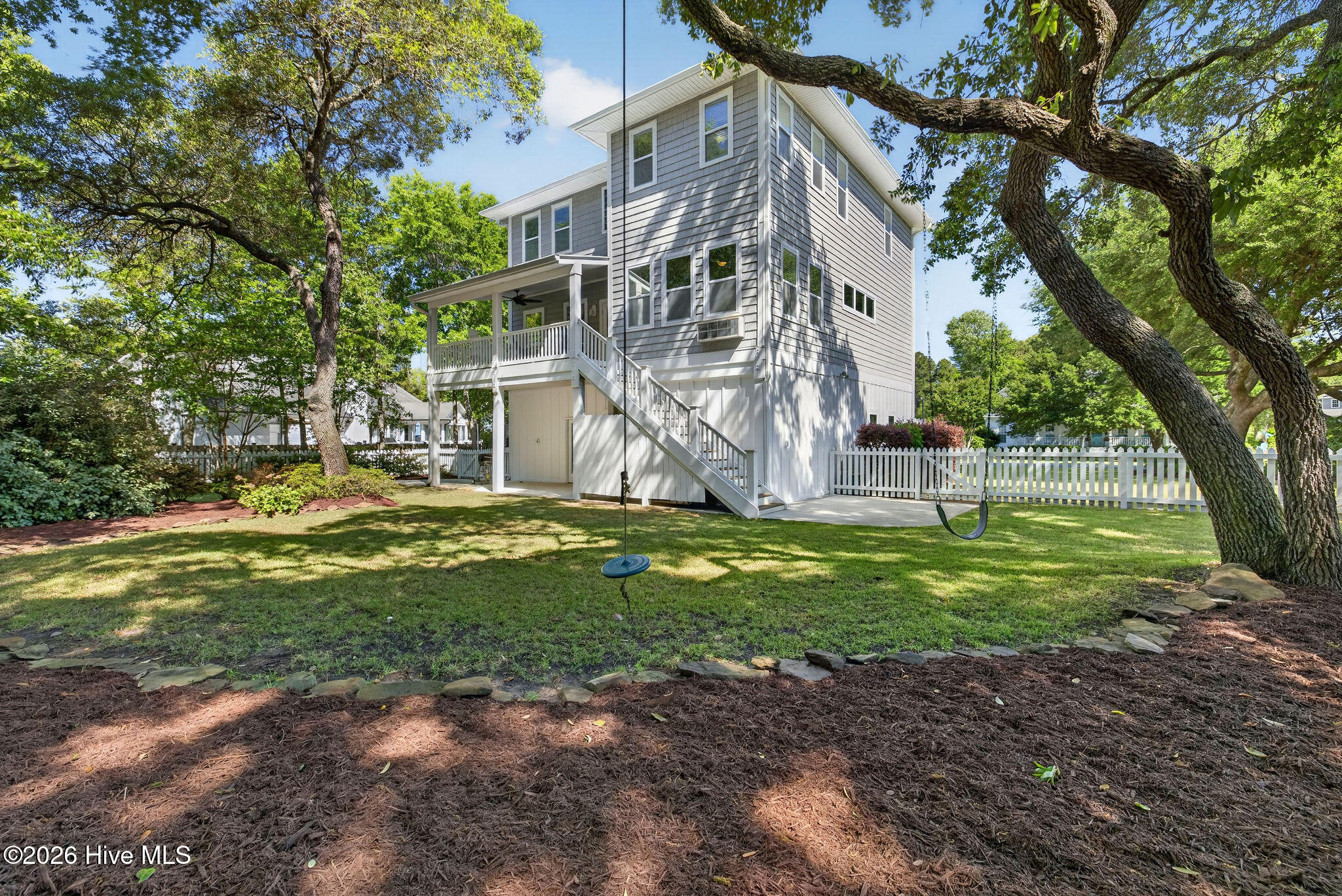 100570117 | Photo 69