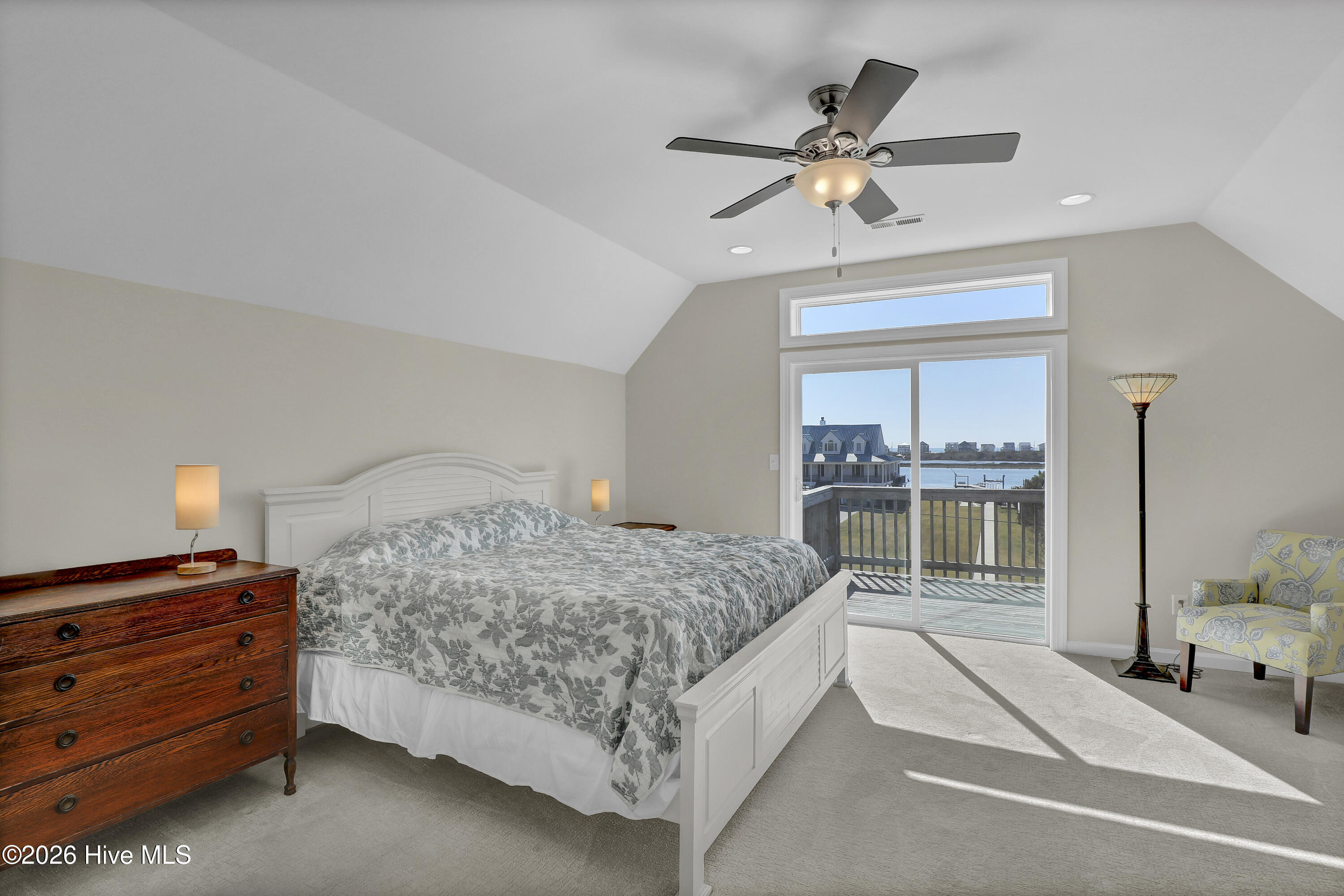 100562204 | Photo 35