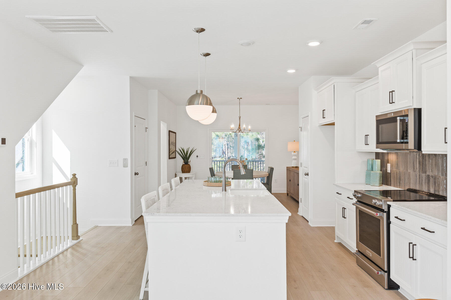 100562029 | Photo 19