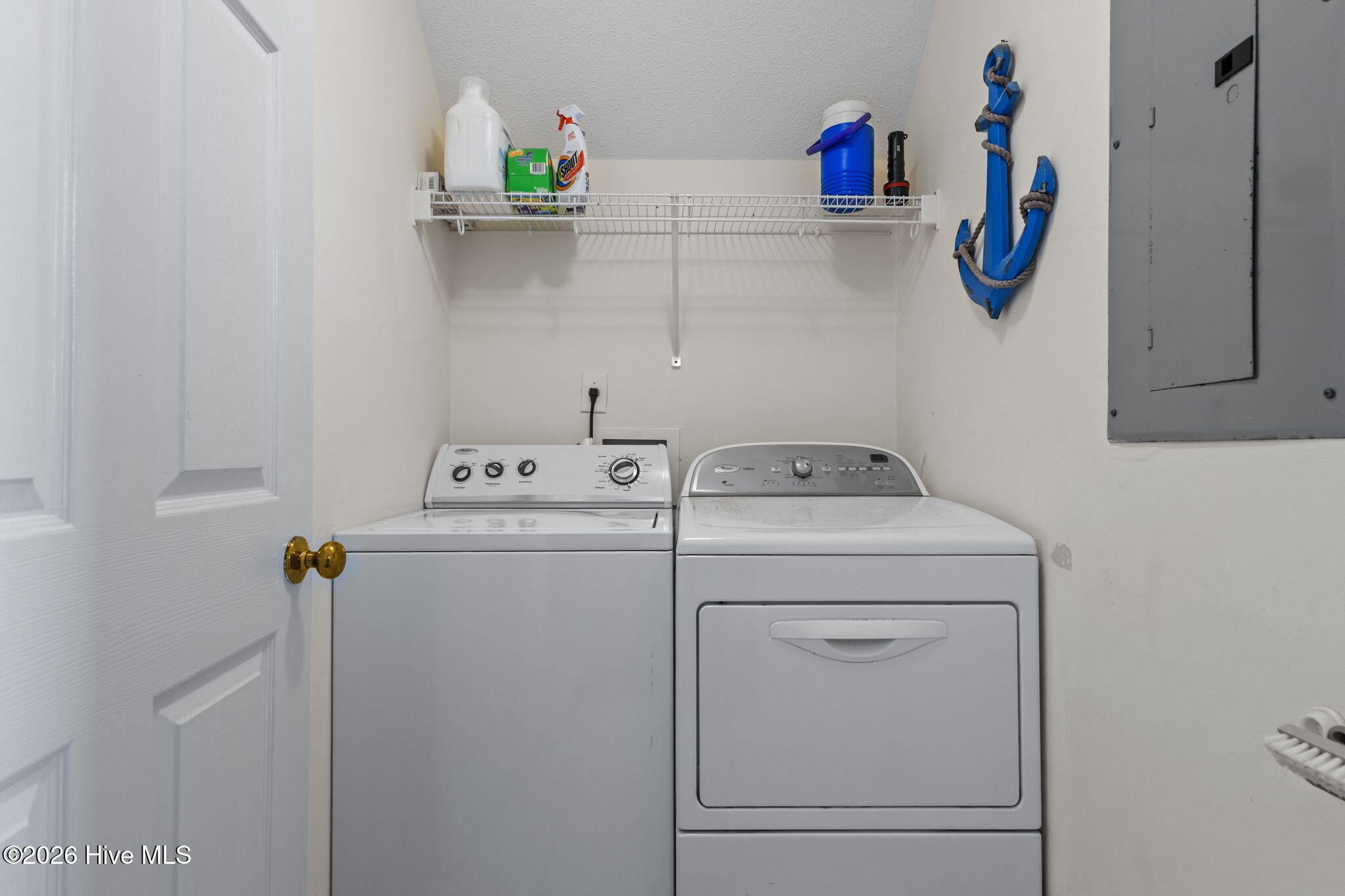 100558728 | Photo 25