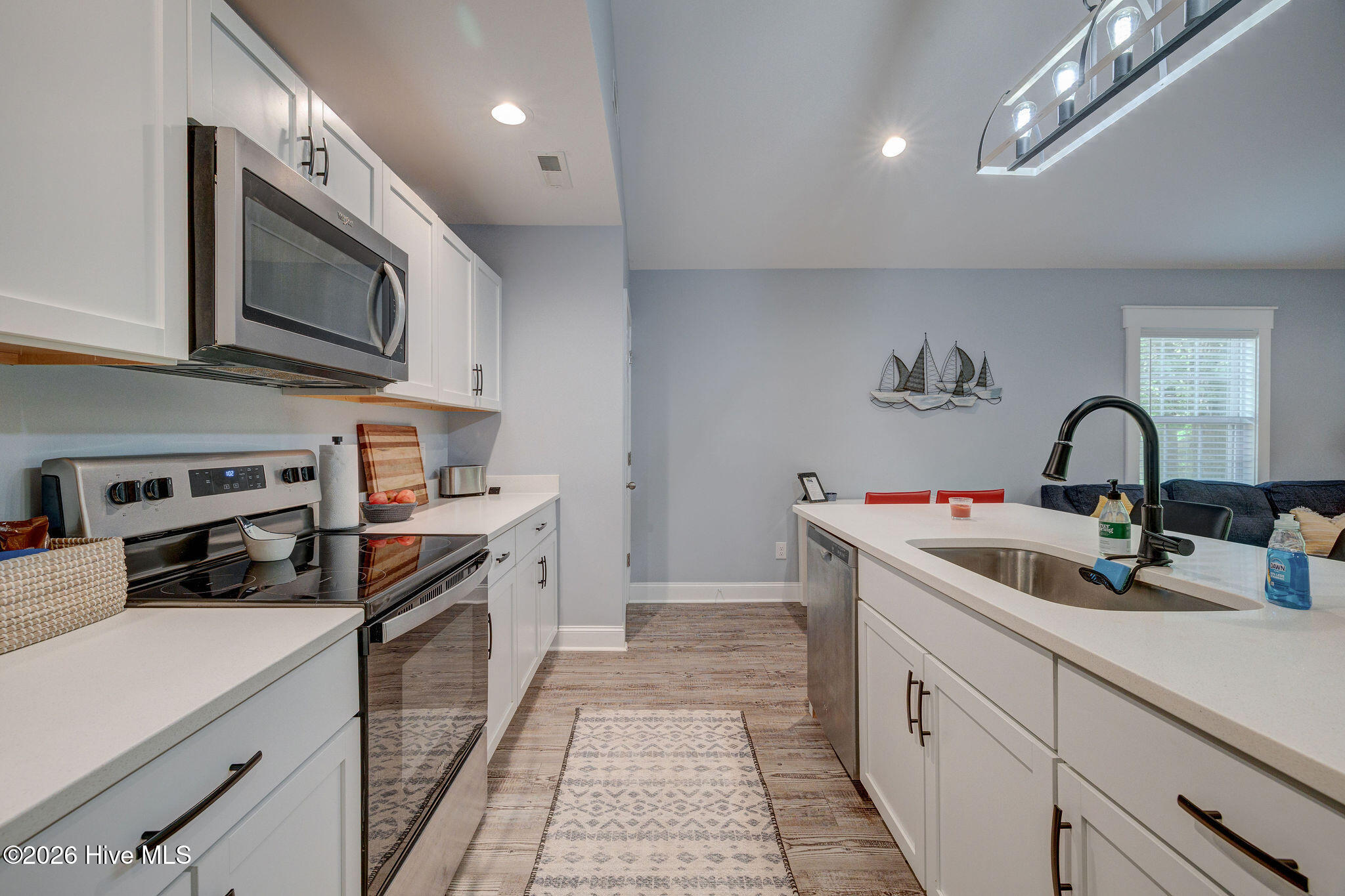 100558109 | Photo 44