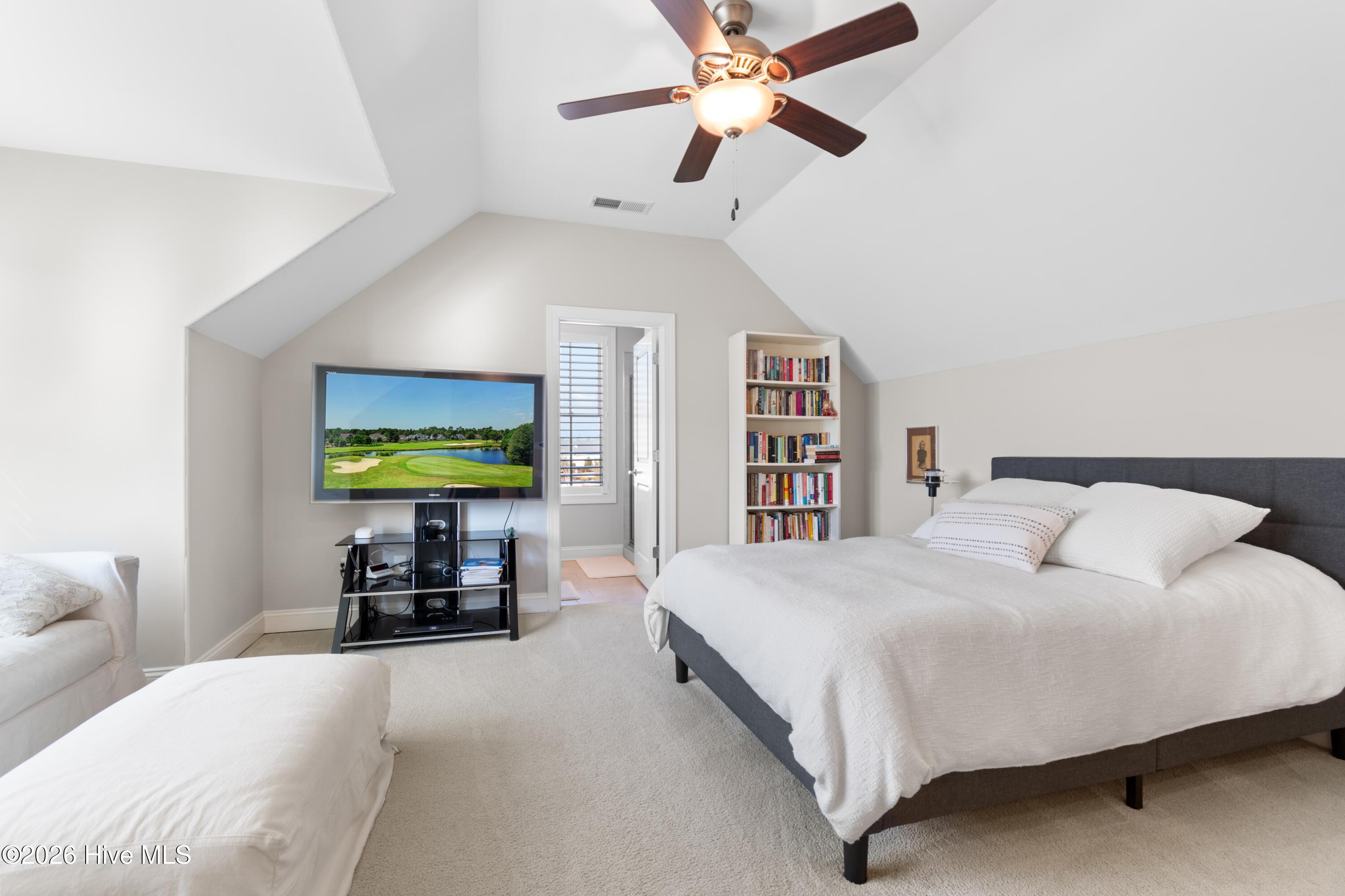 100560288 | Photo 48