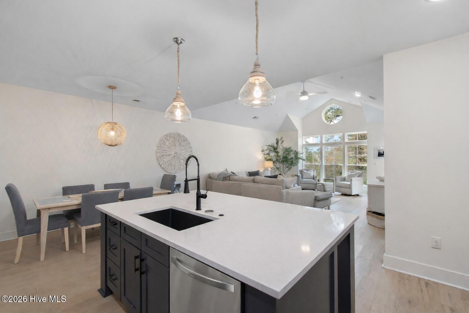 100555931 | Photo 11