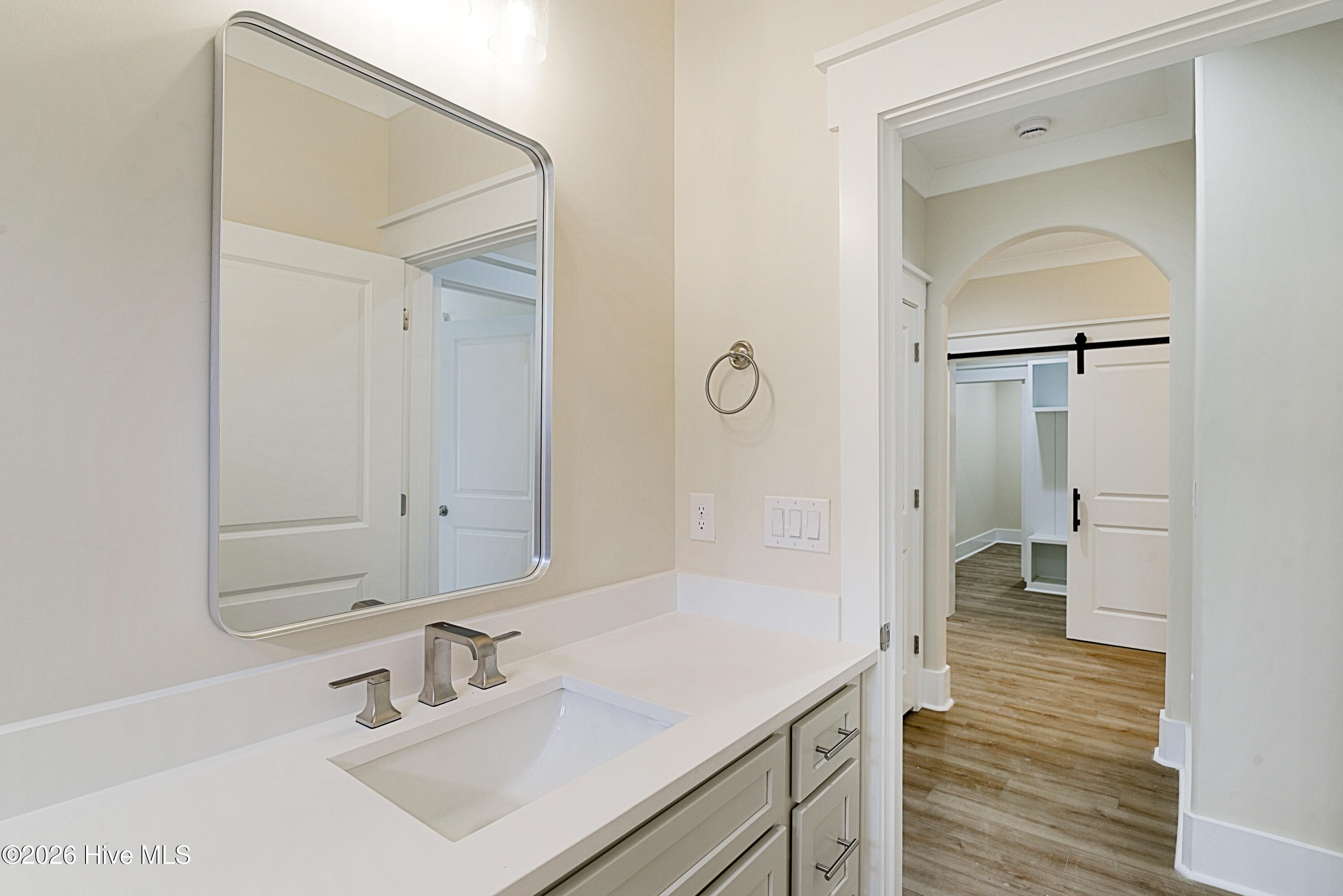 100547113 | Photo 44