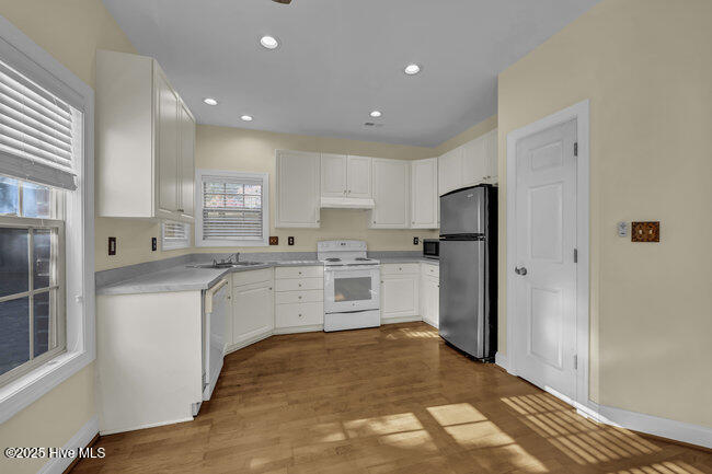 100542118 | Photo 11