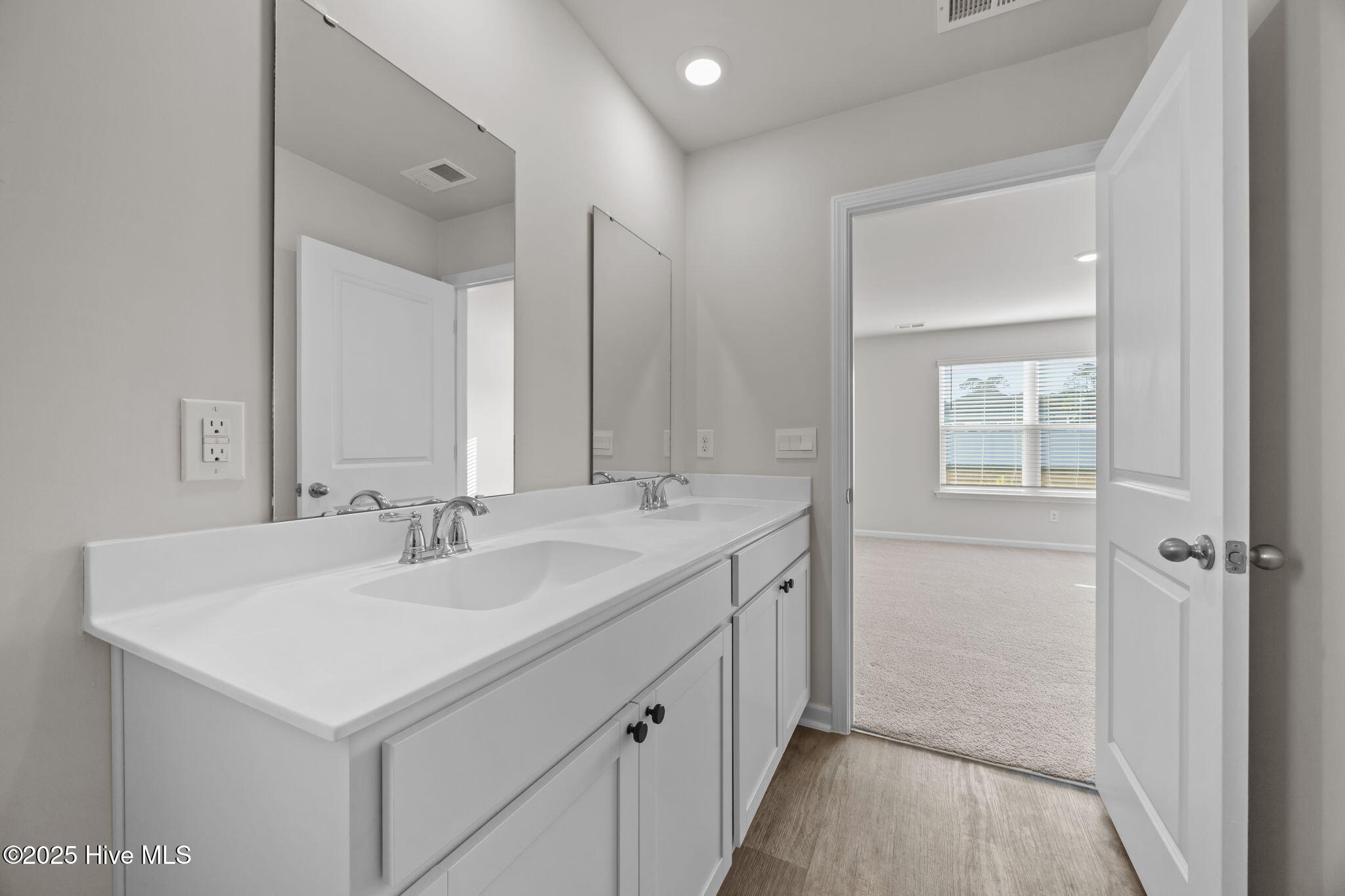 100542693 | Photo 40