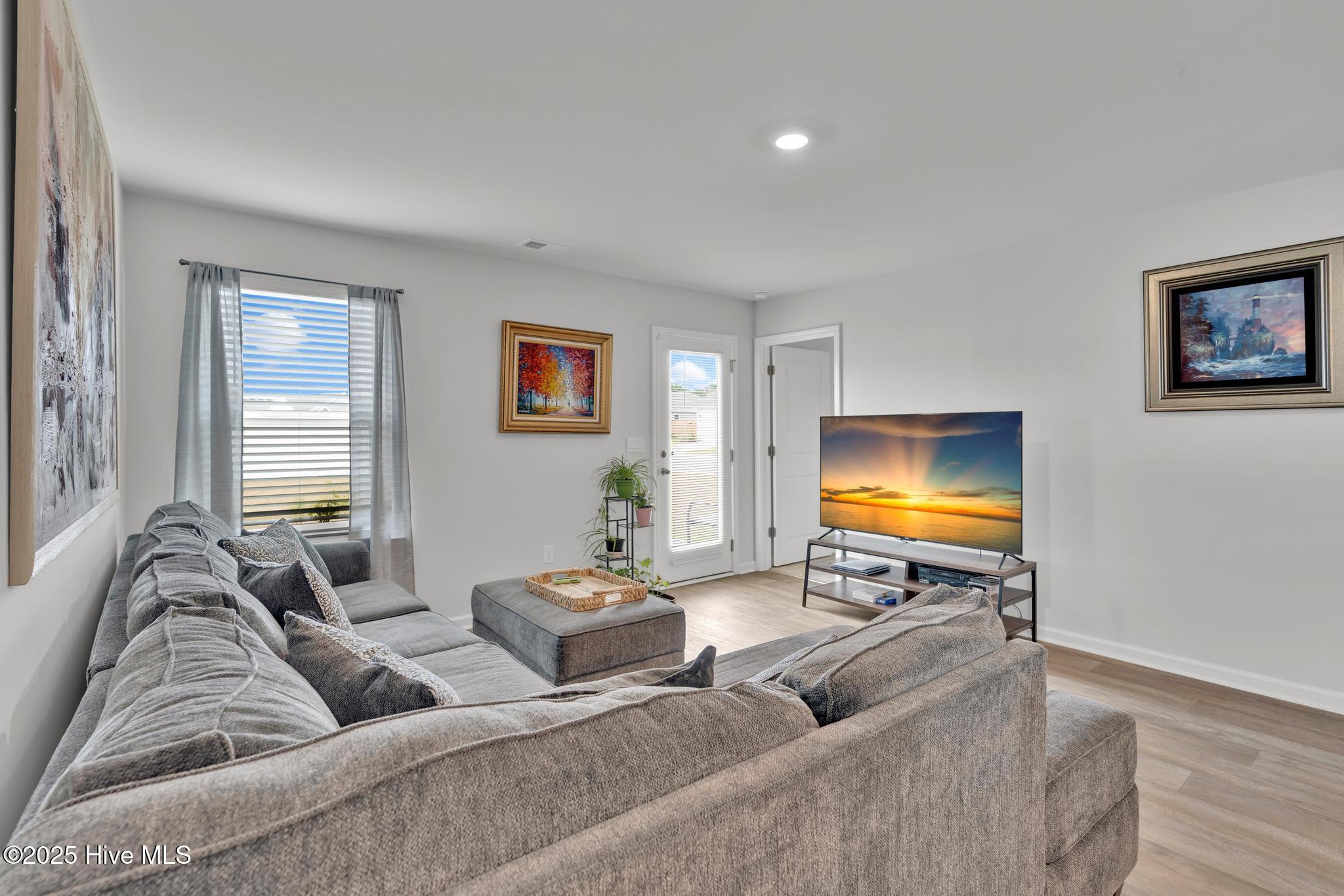 100532272 | Photo 13