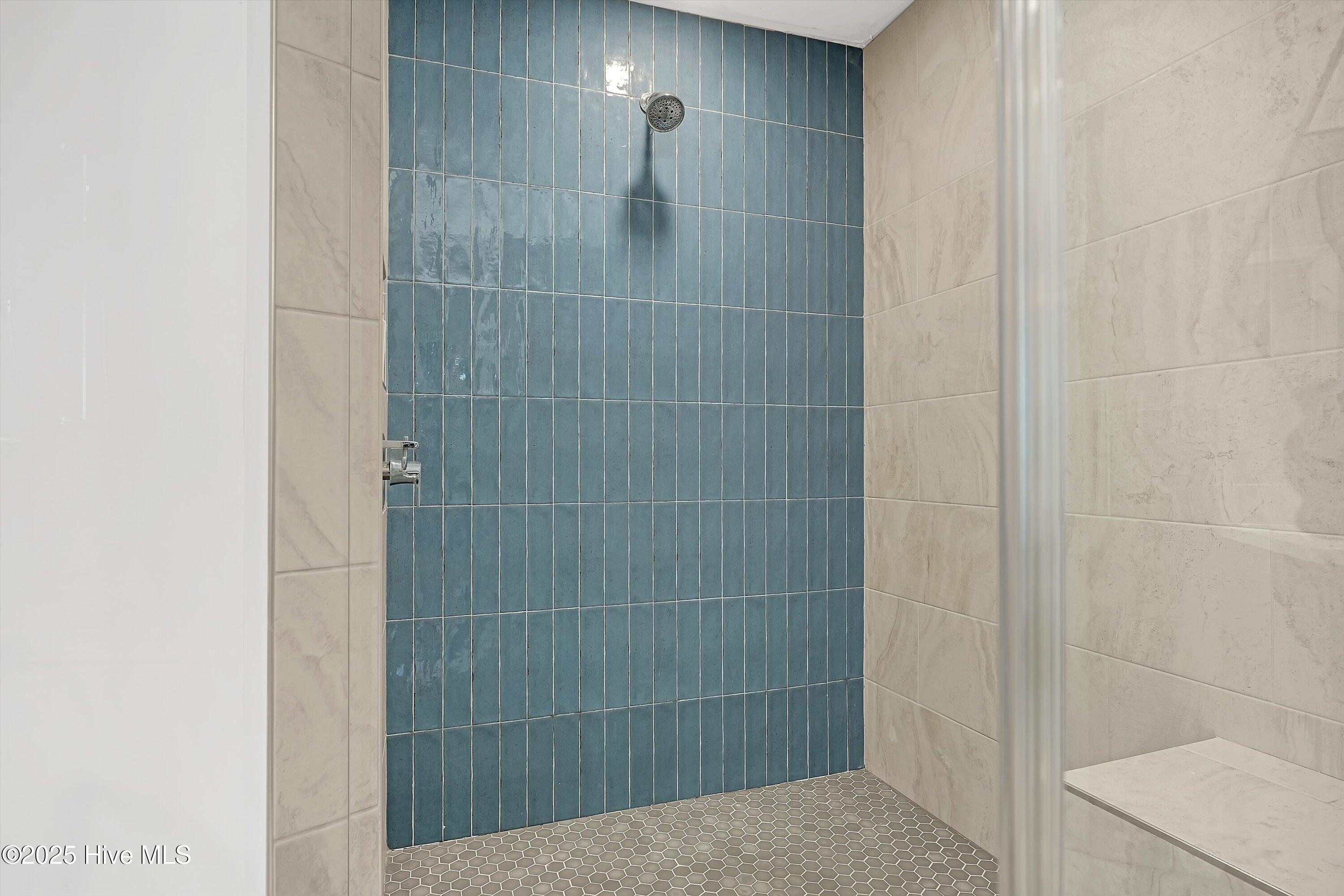 100511892 | Photo 24