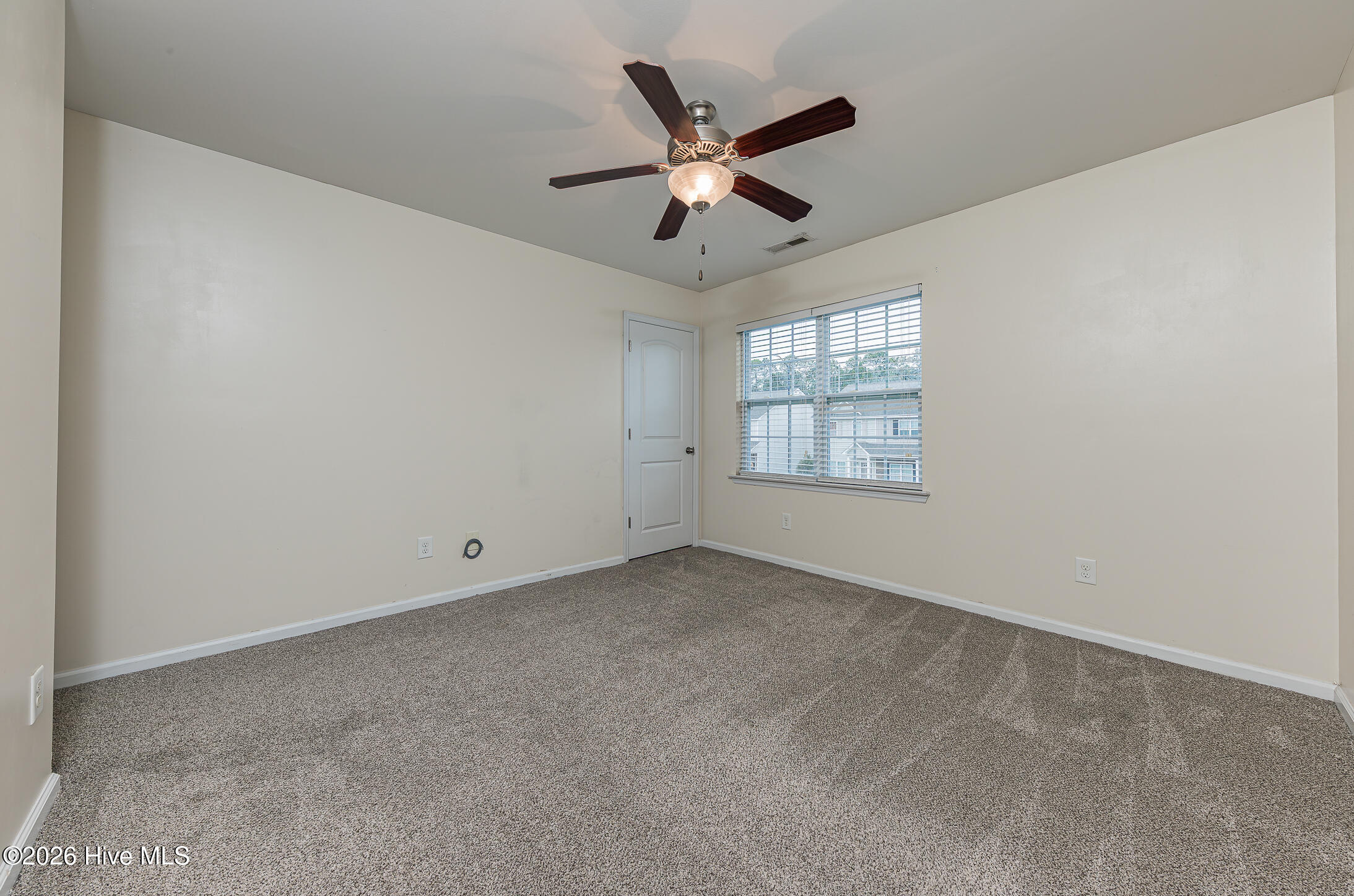 100562651 | Photo 30