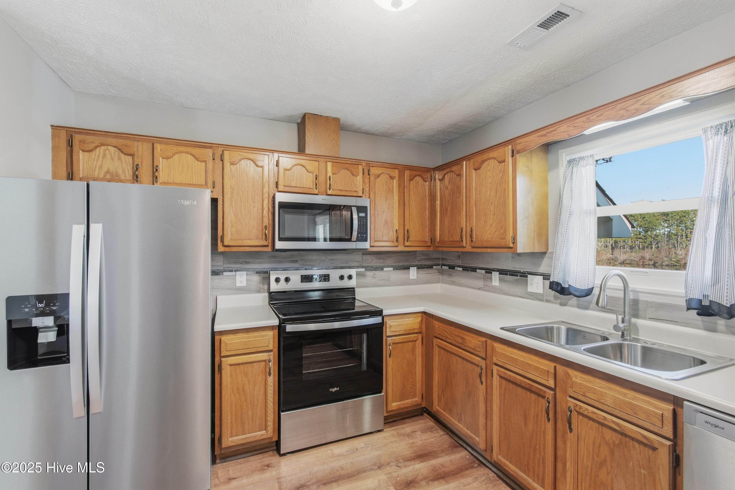 100546463 | Photo 12